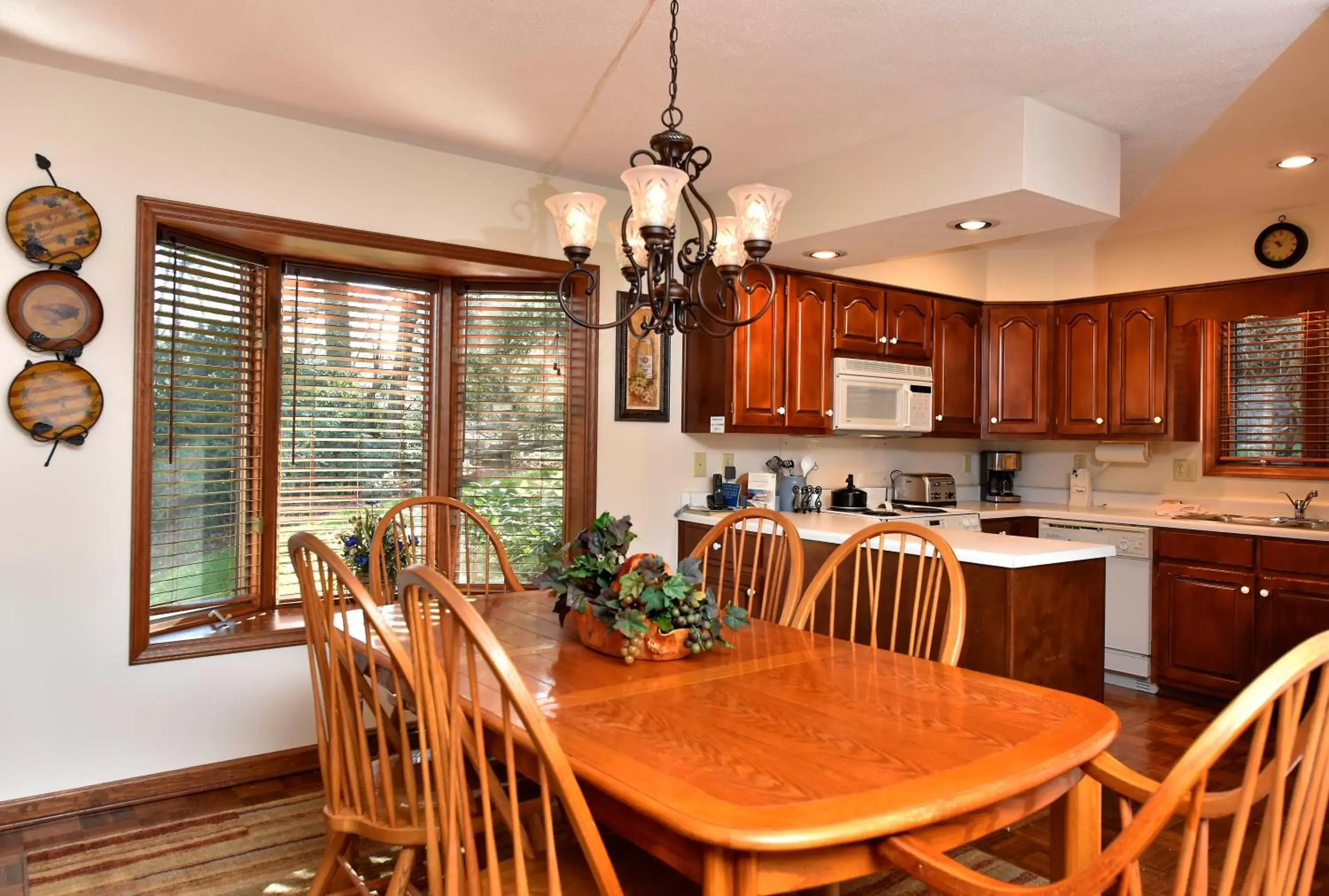 Kitchen or kitchenette, Dining Area in Chetola Resort Condominiums