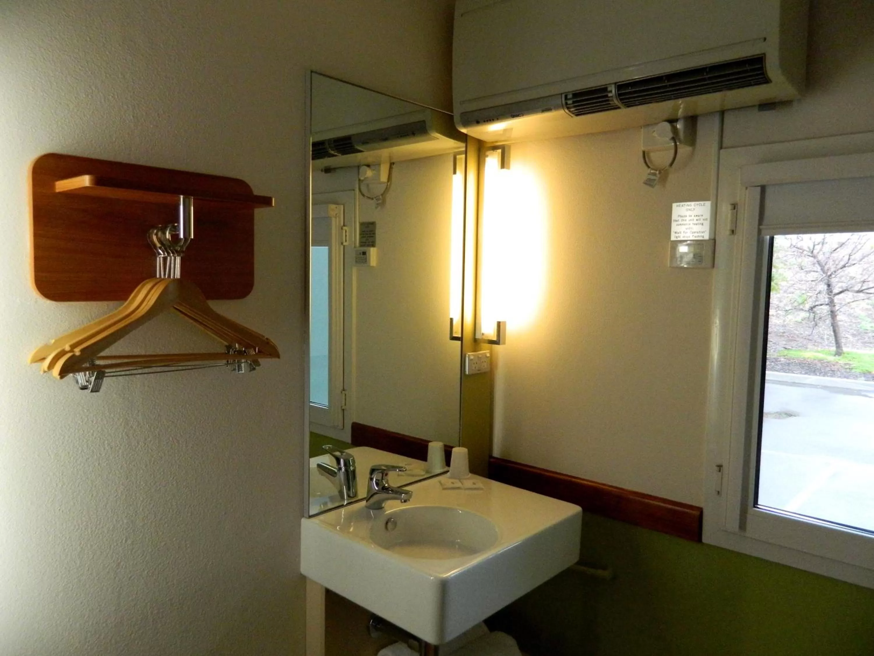 Bathroom in ibis Budget - Melbourne Airport