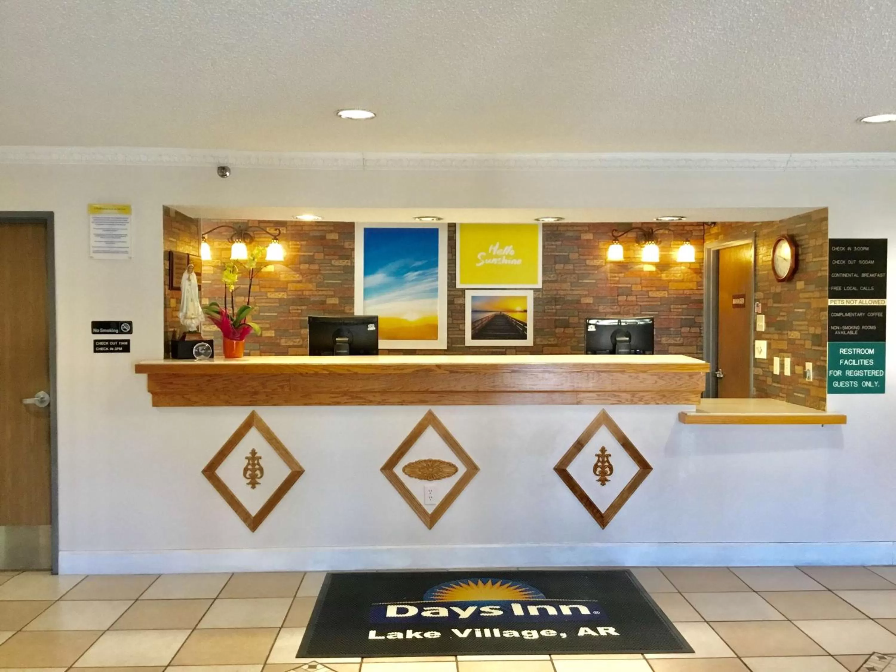 Lobby or reception in Days Inn by Wyndham Lake Village