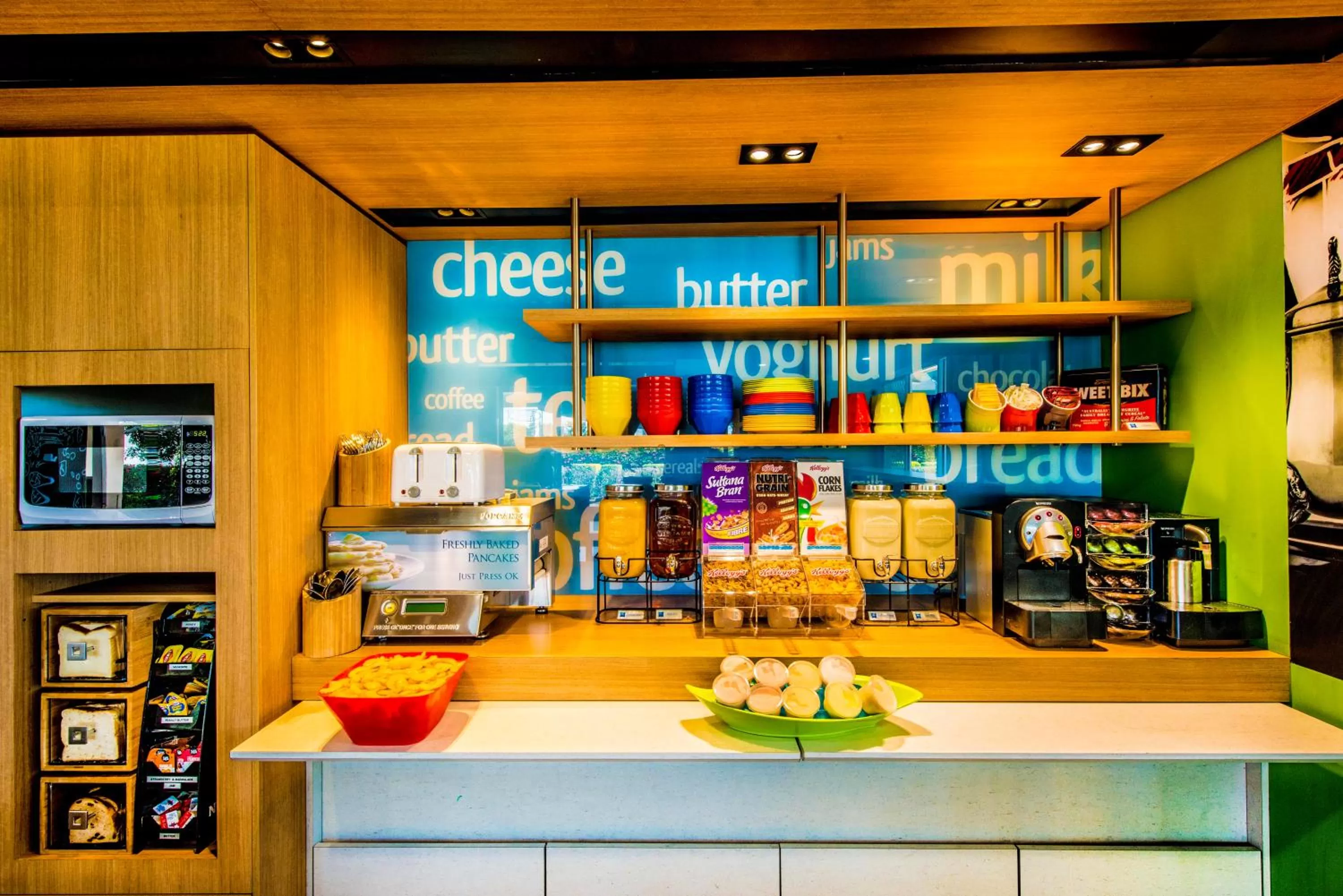 Restaurant/places to eat in ibis Budget Brisbane Airport