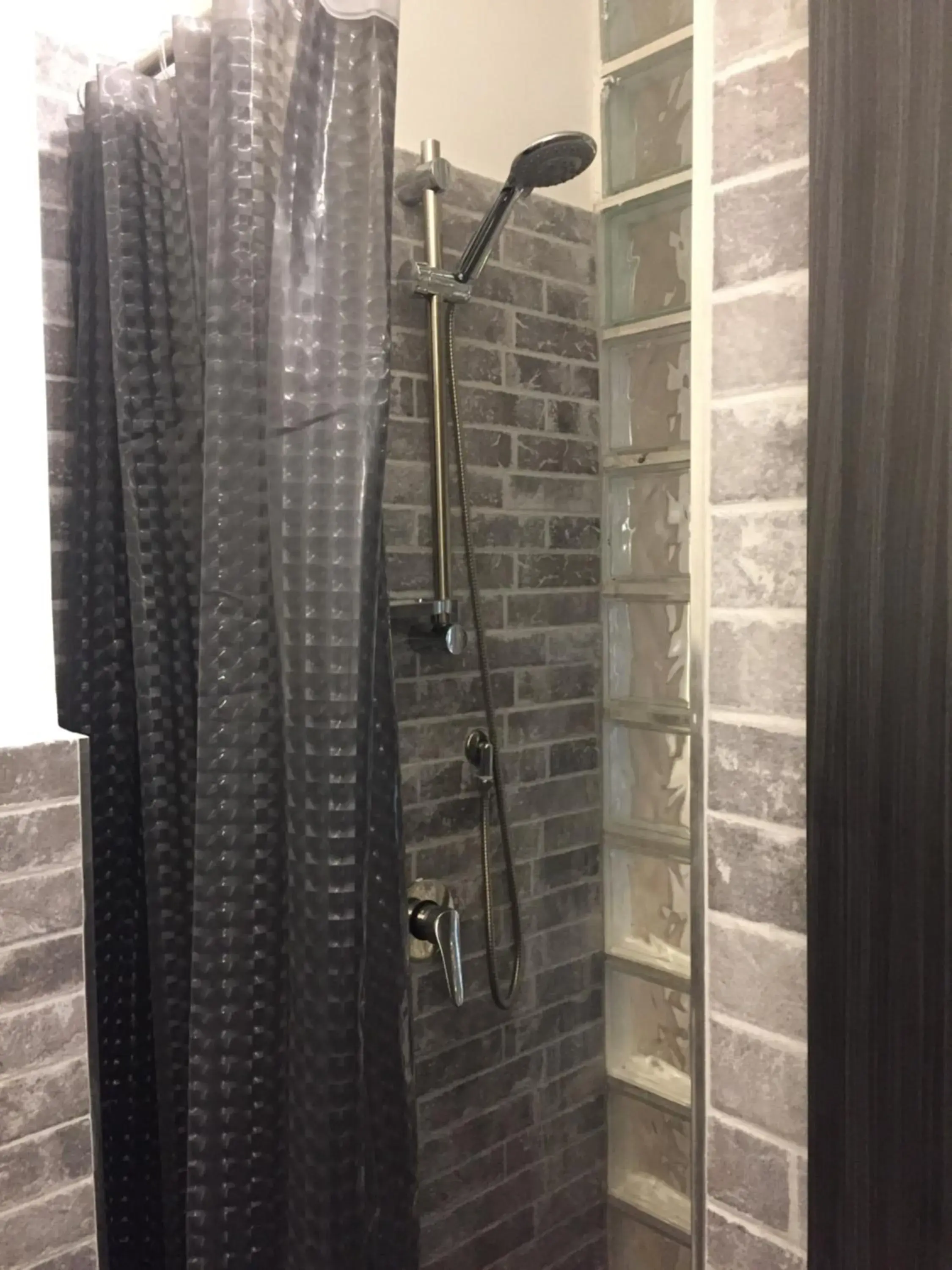 Shower, Bathroom in CANDIA ROOMS