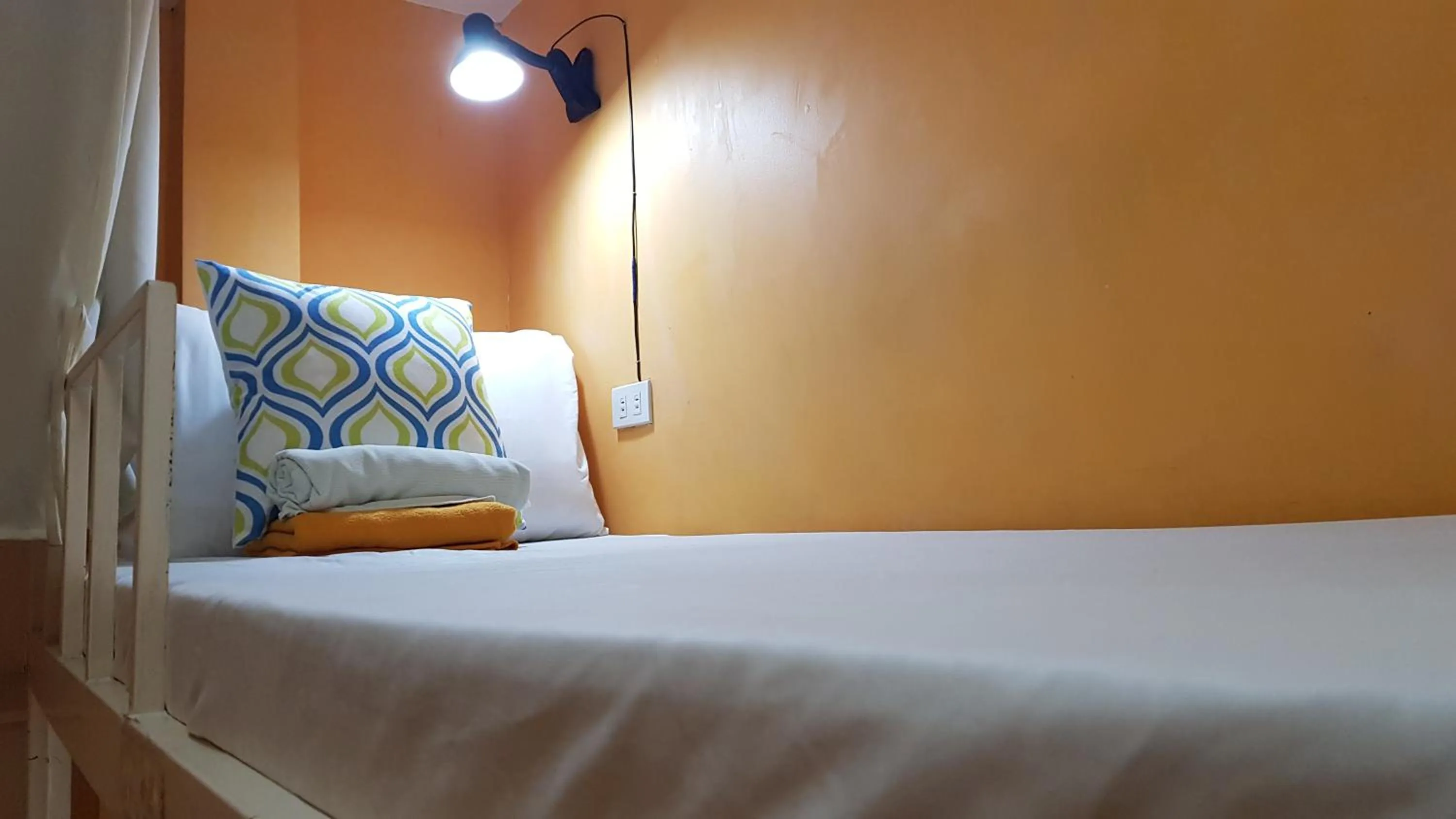 Bed in Crossroads Hostel Manila
