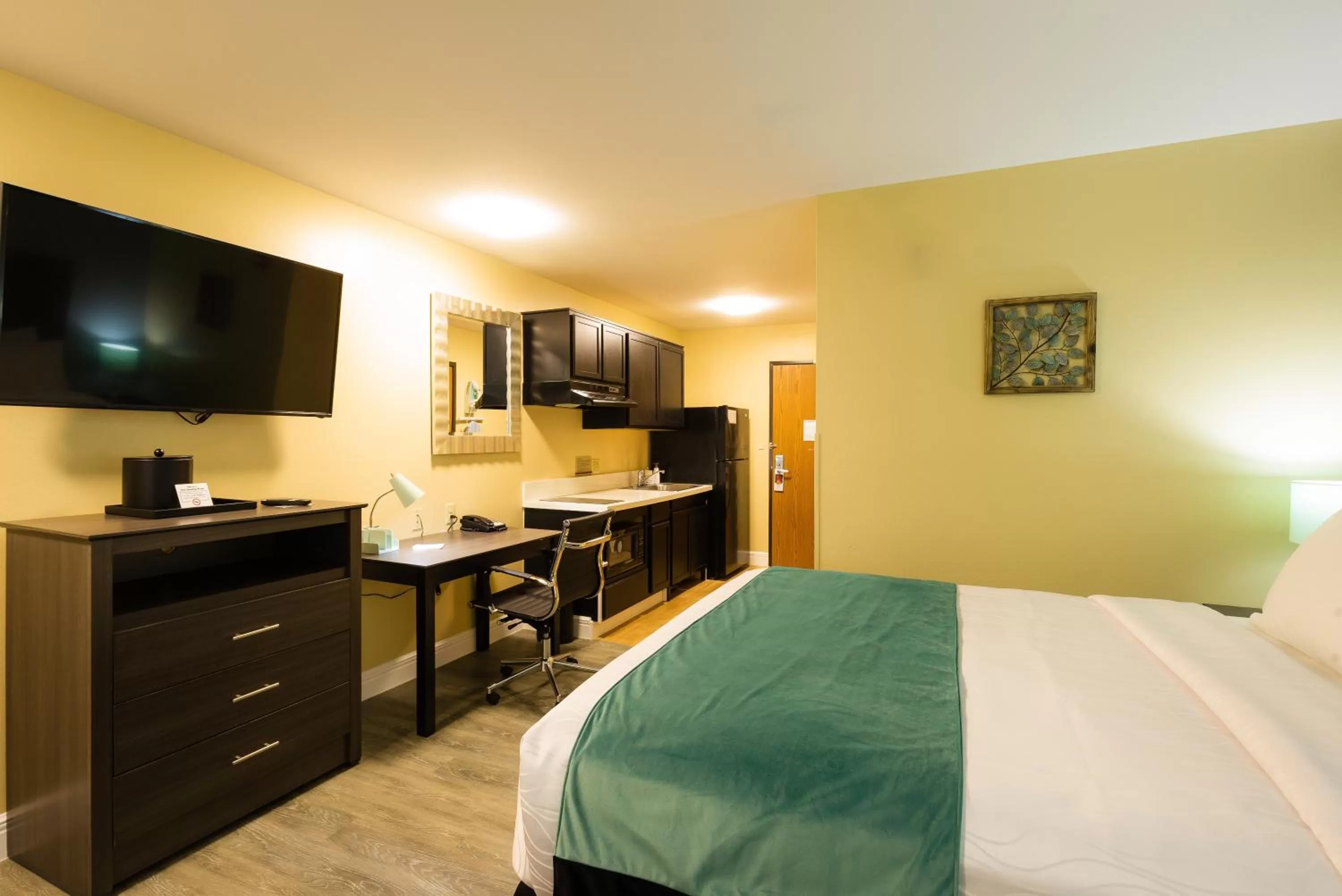 Bedroom, Bed in Hawthorn Extended Stay by Wyndham Saint Robert