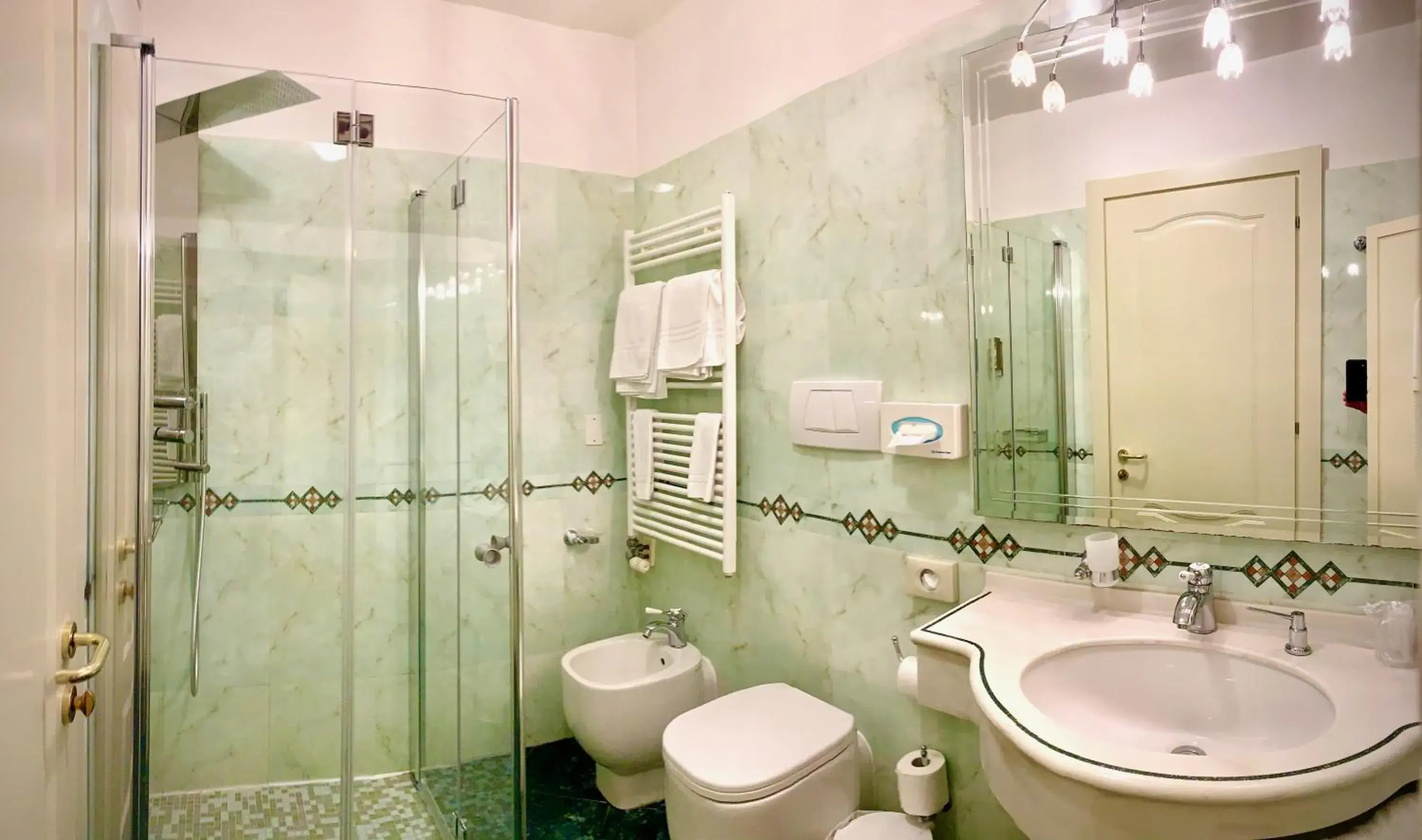 Bathroom in Albergo Ristorante Gardesana ***S