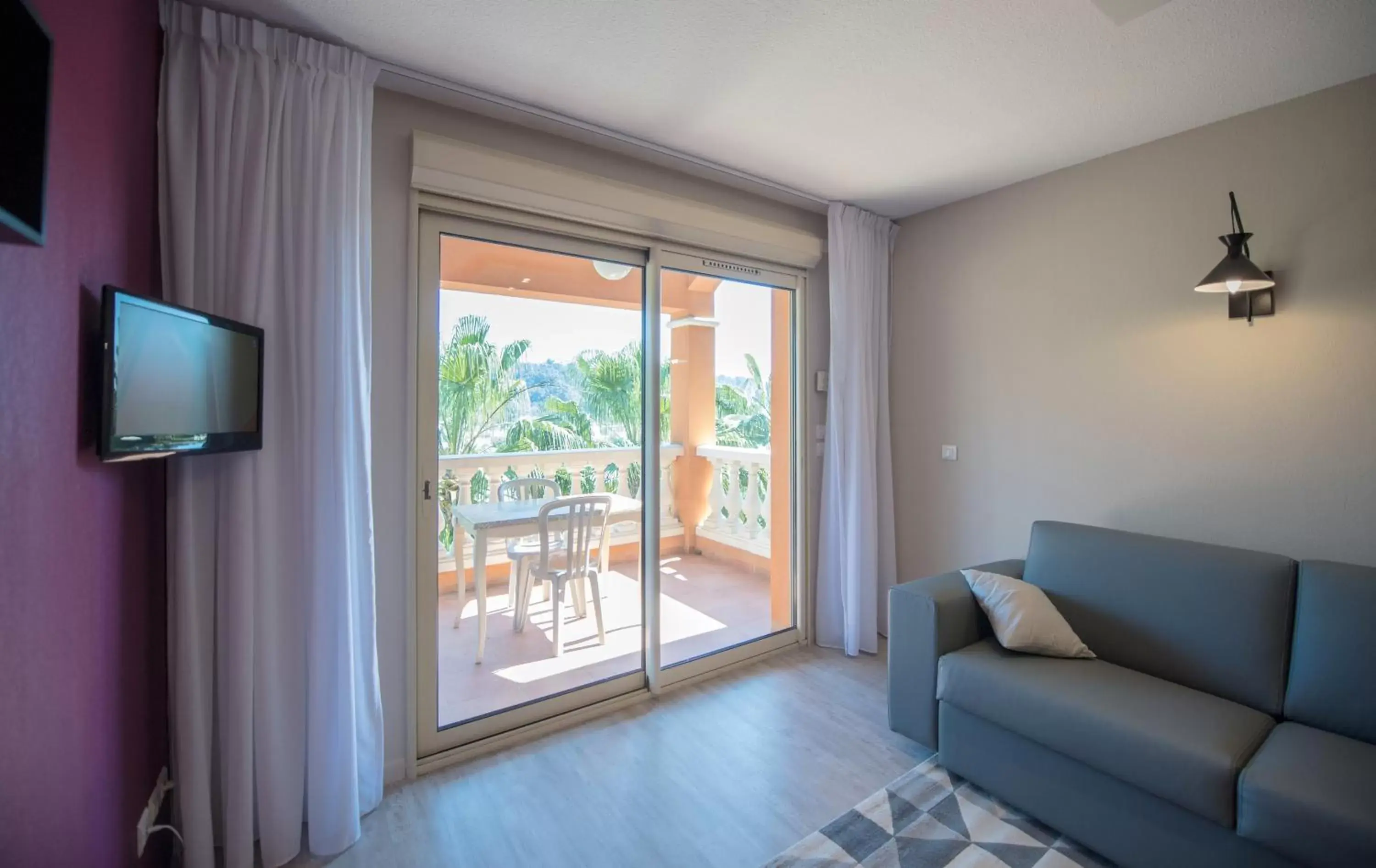 Living room, Seating Area in Appart Hotel Lou Castelet