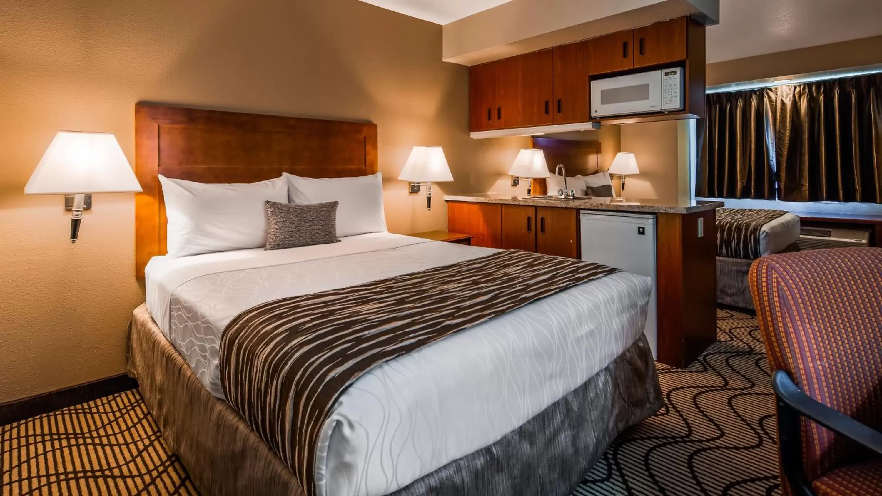 Area and facilities, Bed in SureStay Plus Hotel by Best Western Rocklin