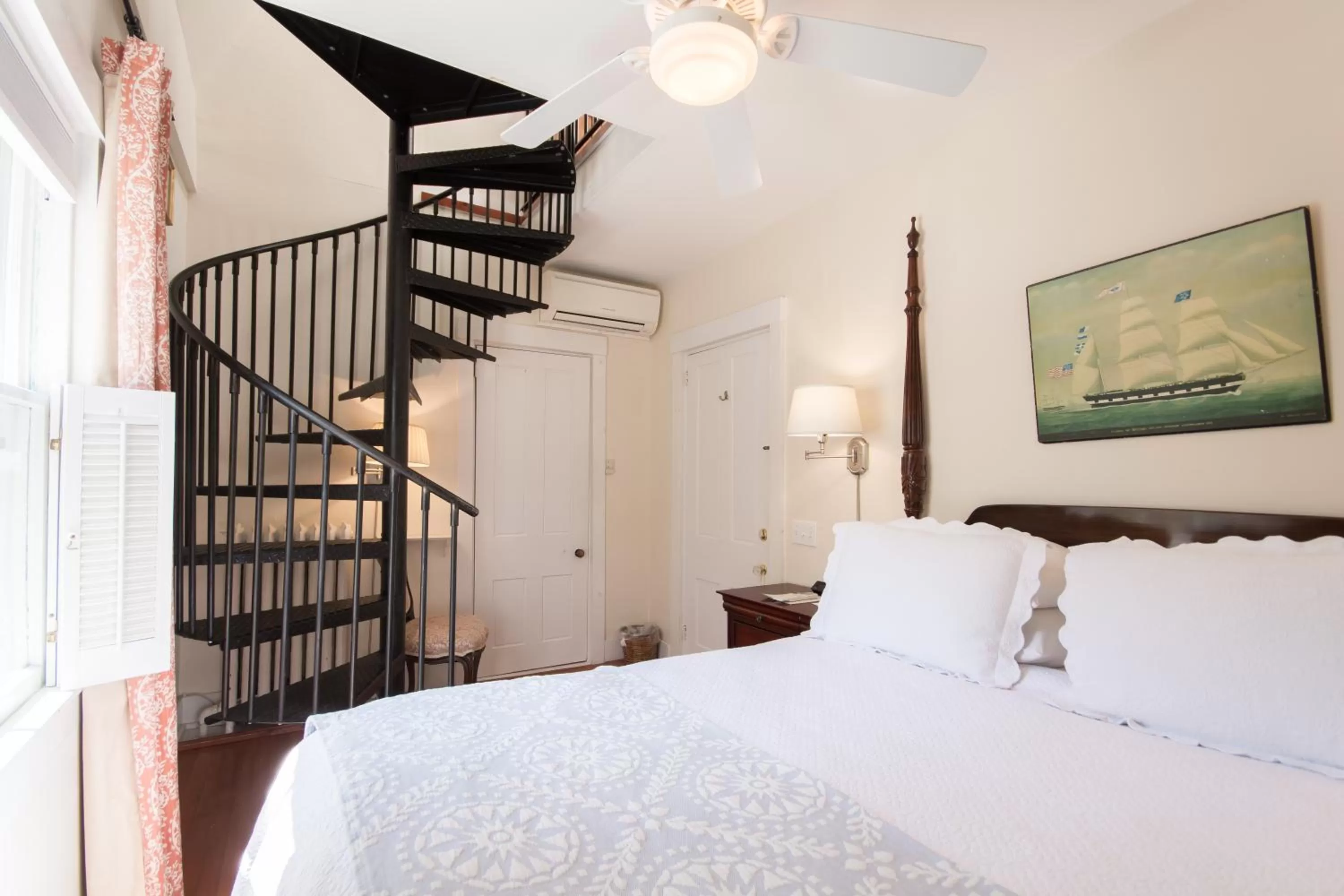 Bed in Marshall Slocum Inn