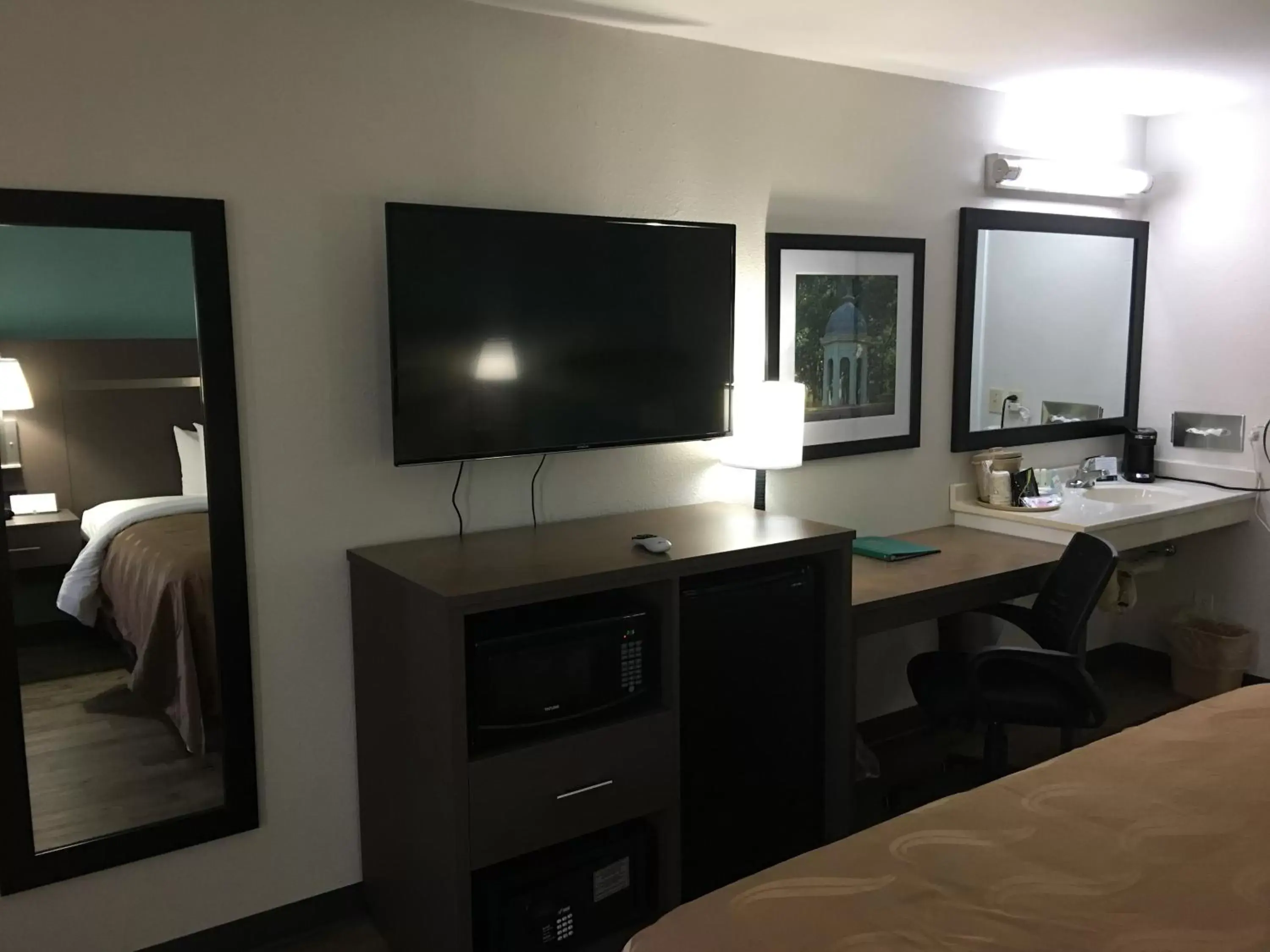 Decorative detail, Bed in Quality Inn Greenville near University Decorative detail, Bed in Quality Inn Greenville near University