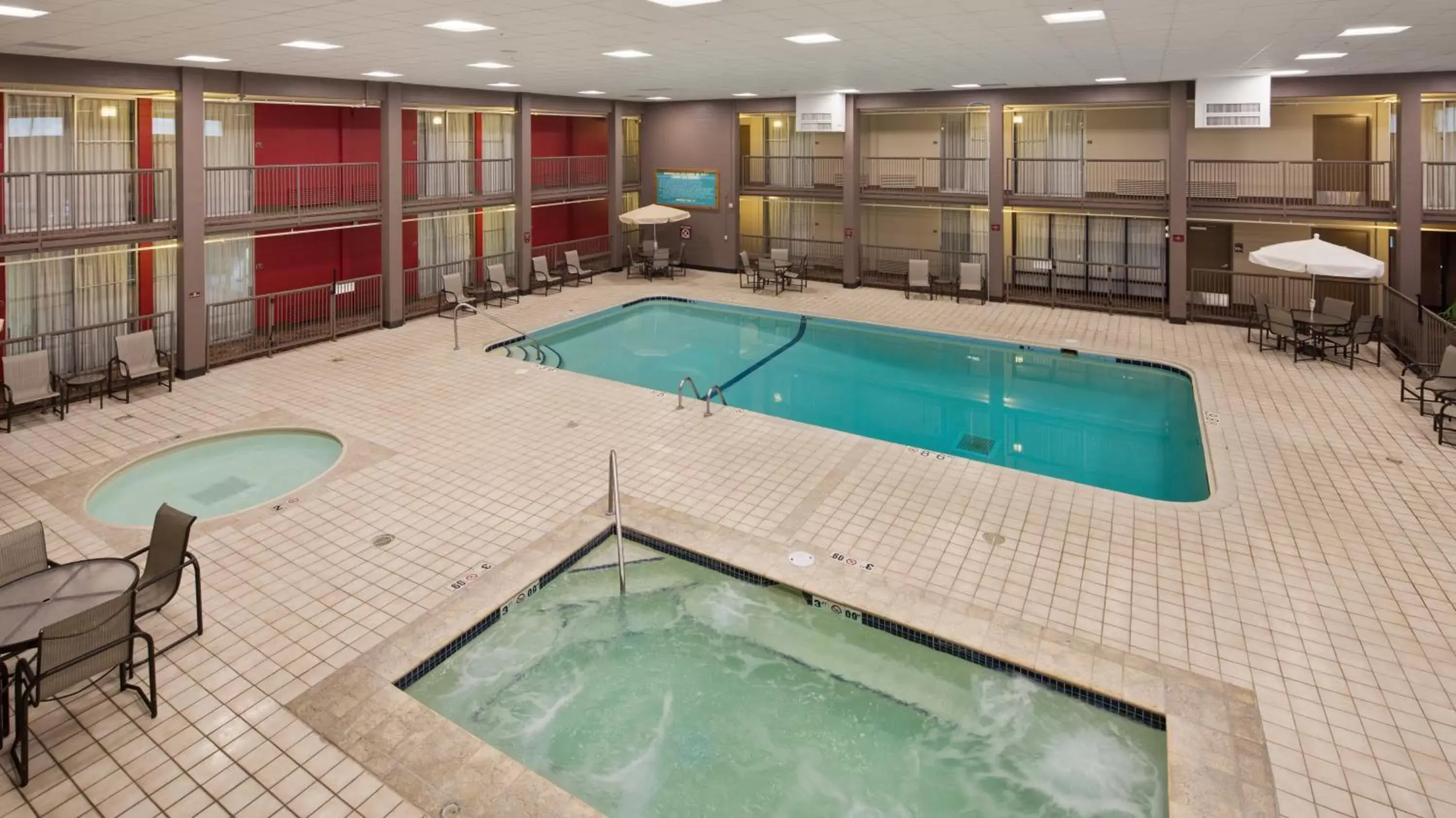 Swimming Pool in Best Western Plus Willmar