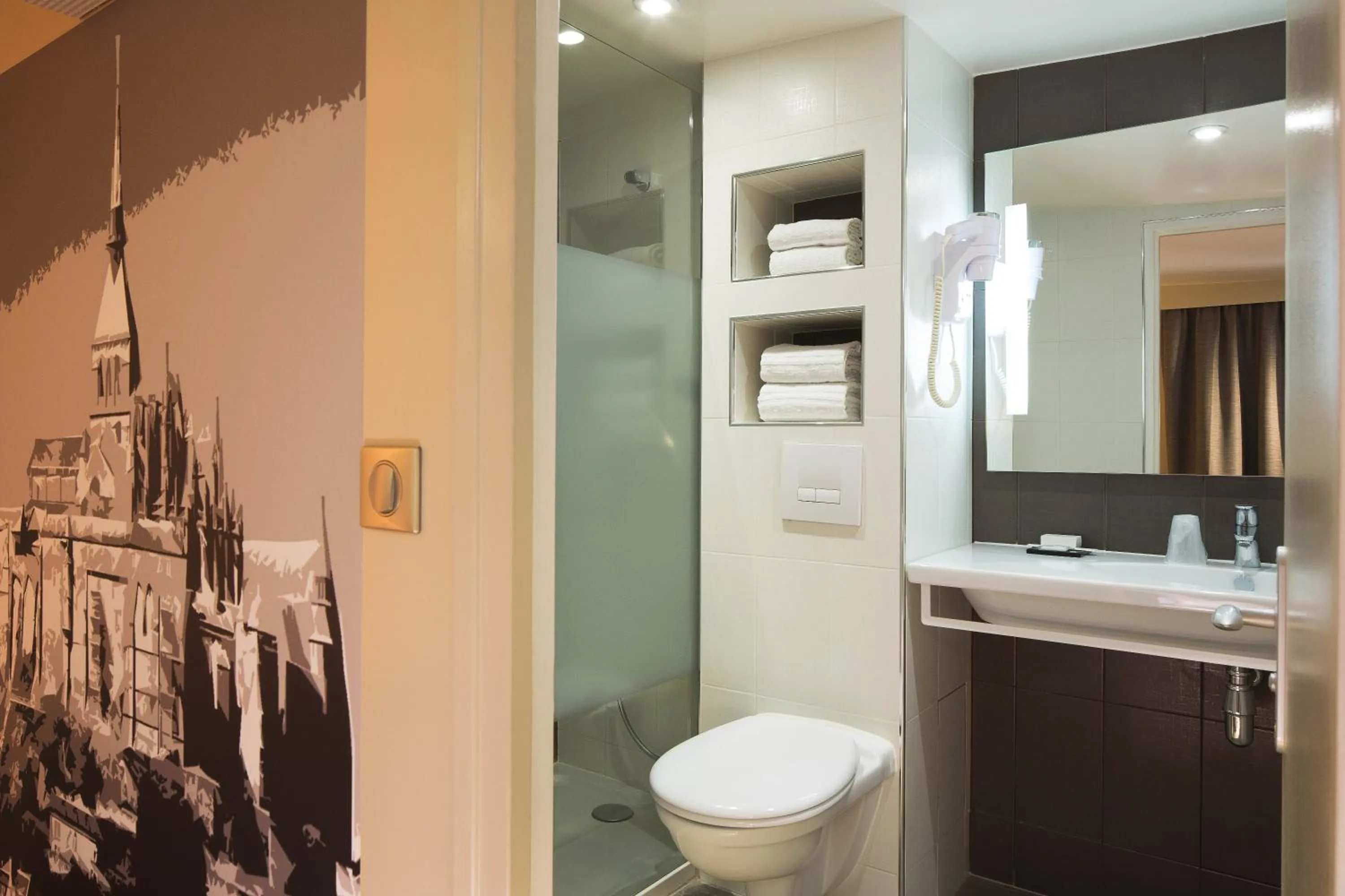 Bathroom in Hôtel Brésil Opéra SPA