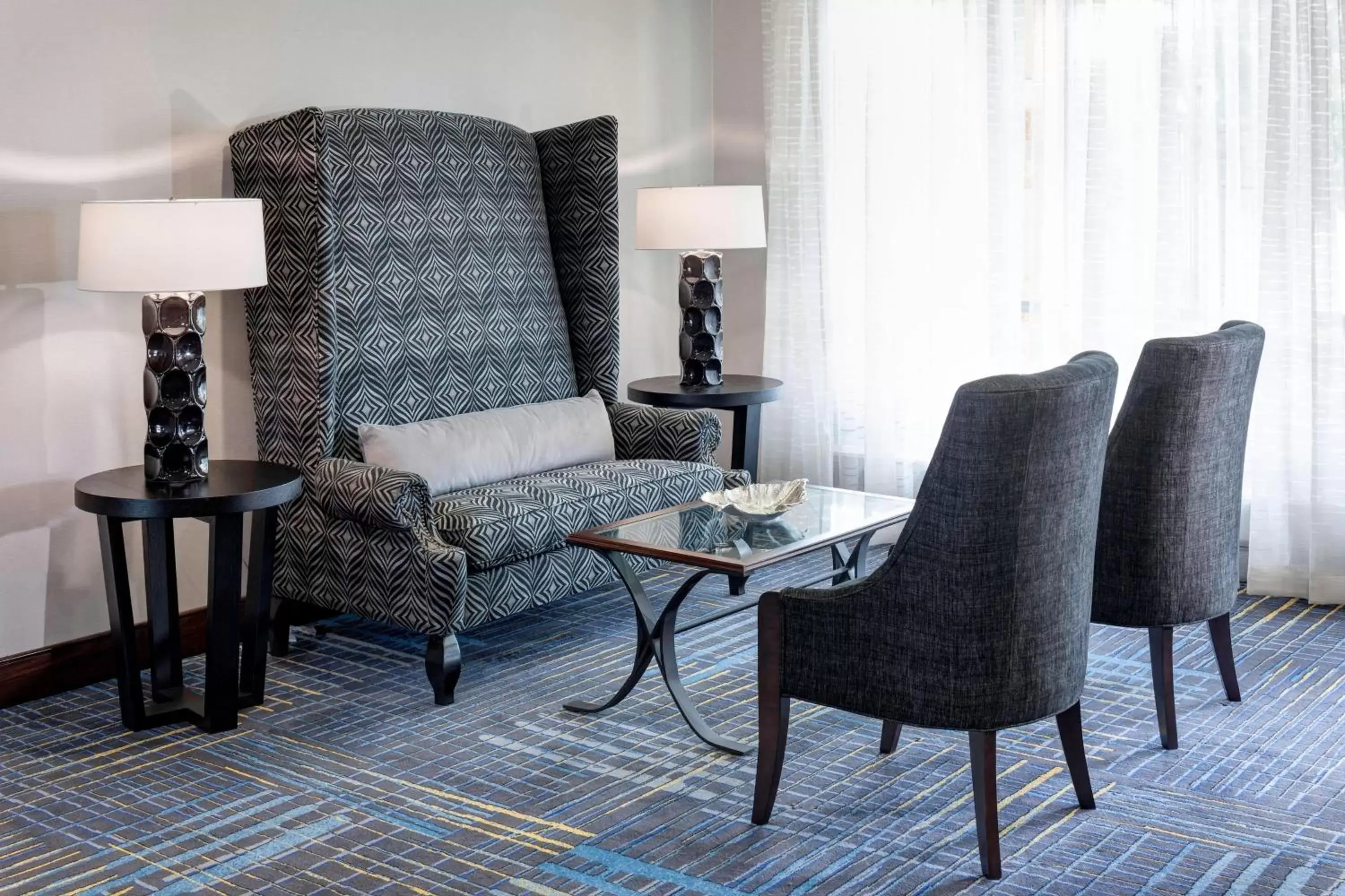 Lobby or reception, Seating Area in Courtyard by Marriott Dallas Plano/Richardson