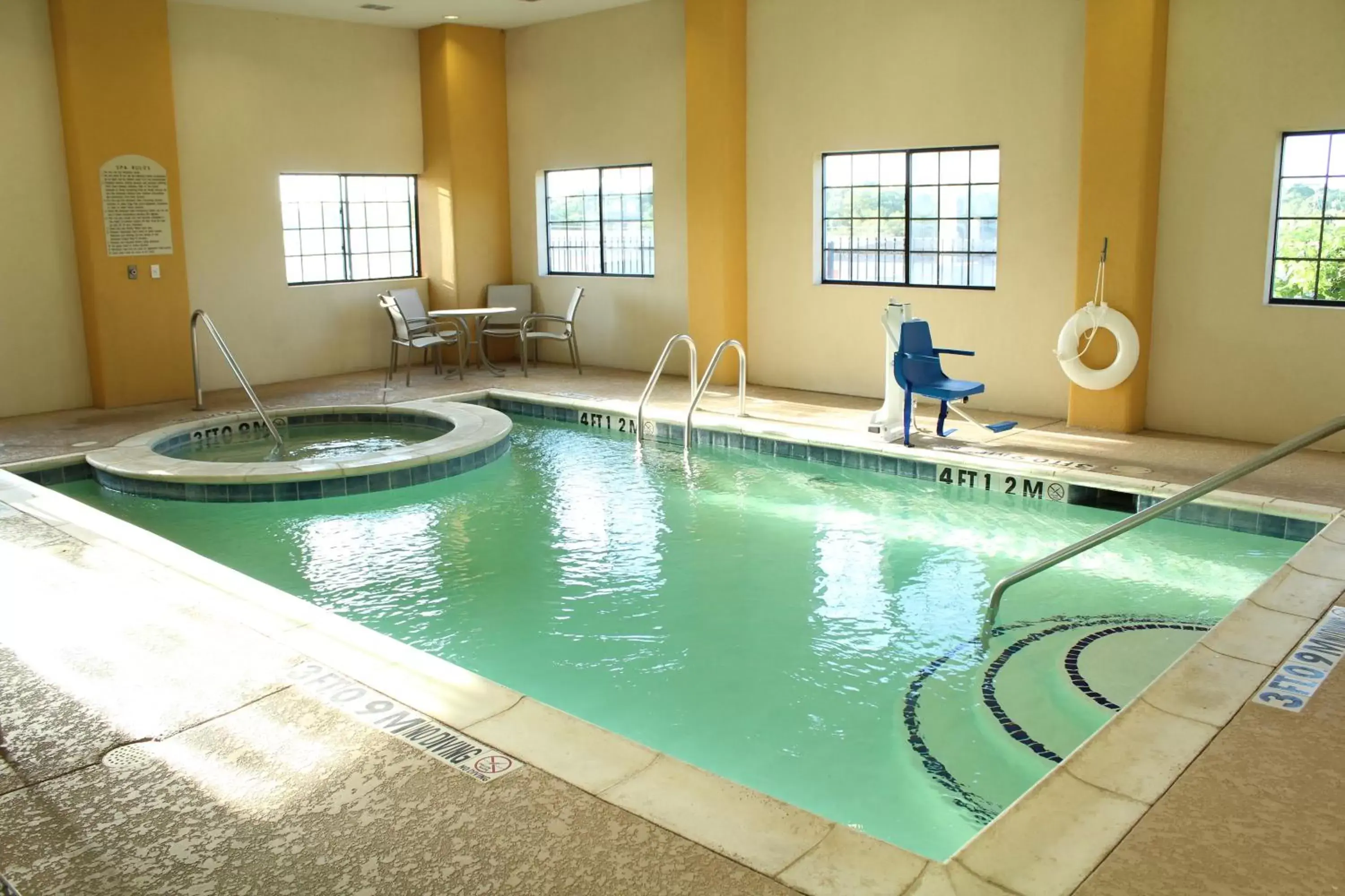 Swimming Pool in Days Inn by Wyndham Salado