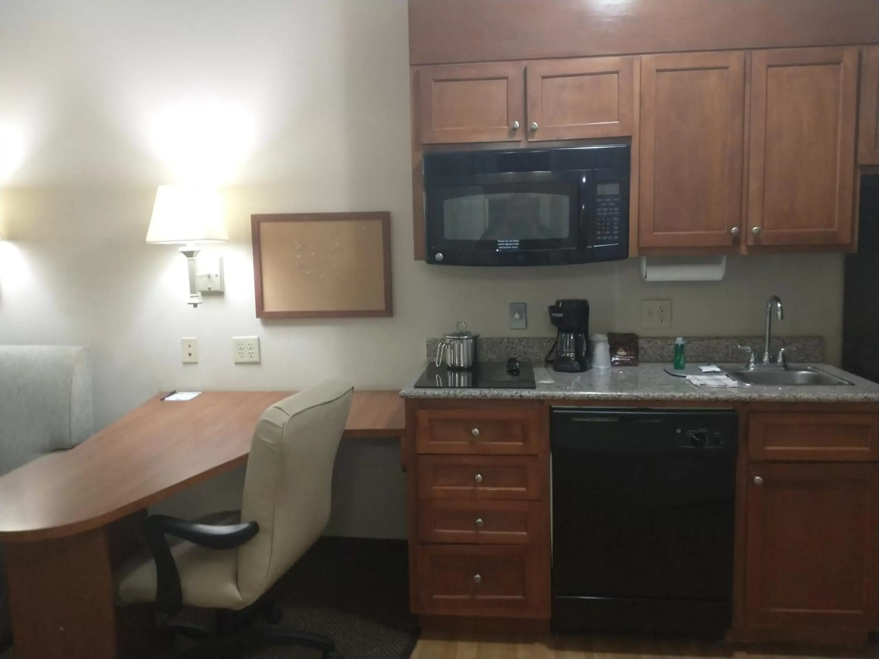 Kitchen or kitchenette, Kitchen/Kitchenette in MainStay Suites Denham Springs - Baton Rouge East