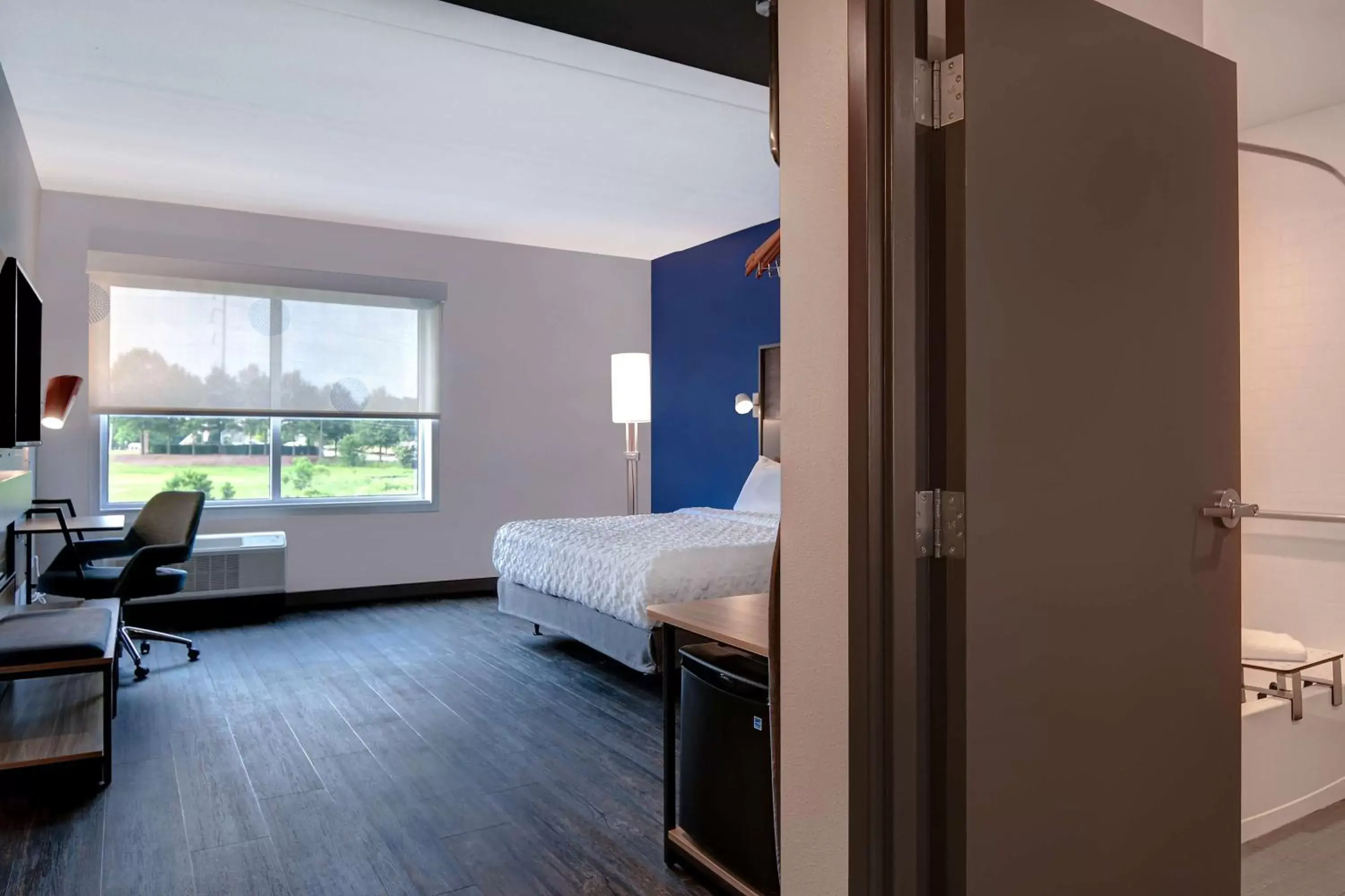 Bedroom in Tru By Hilton Columbia Greystone