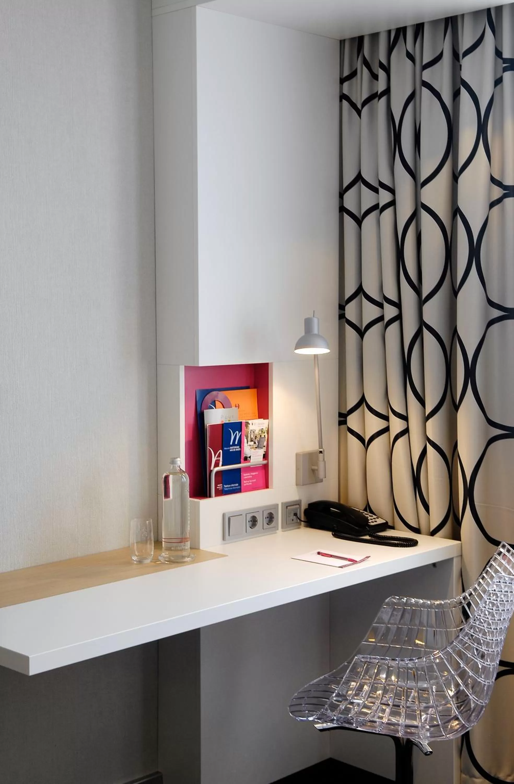 TV and multimedia in Mercure Amsterdam City Hotel