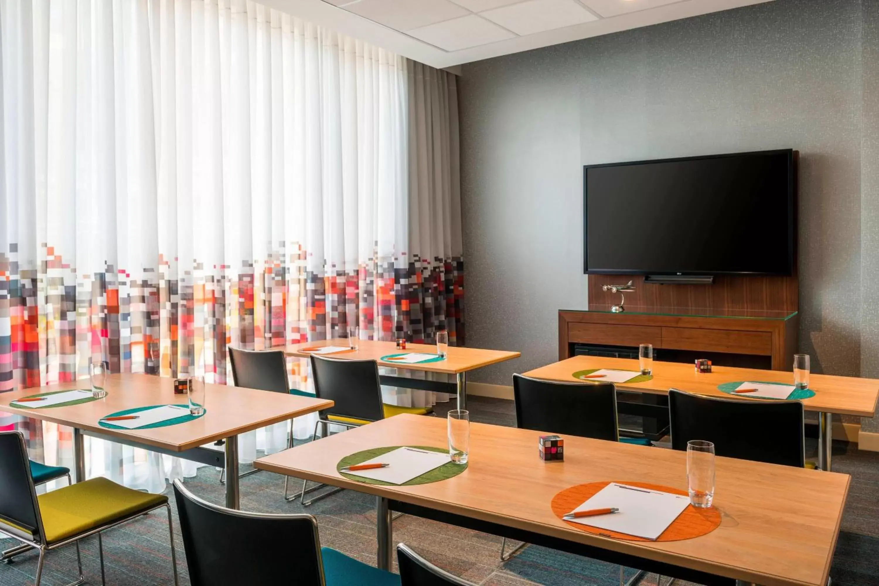 Meeting/conference room, Restaurant/Places to Eat in Aloft Al Ain