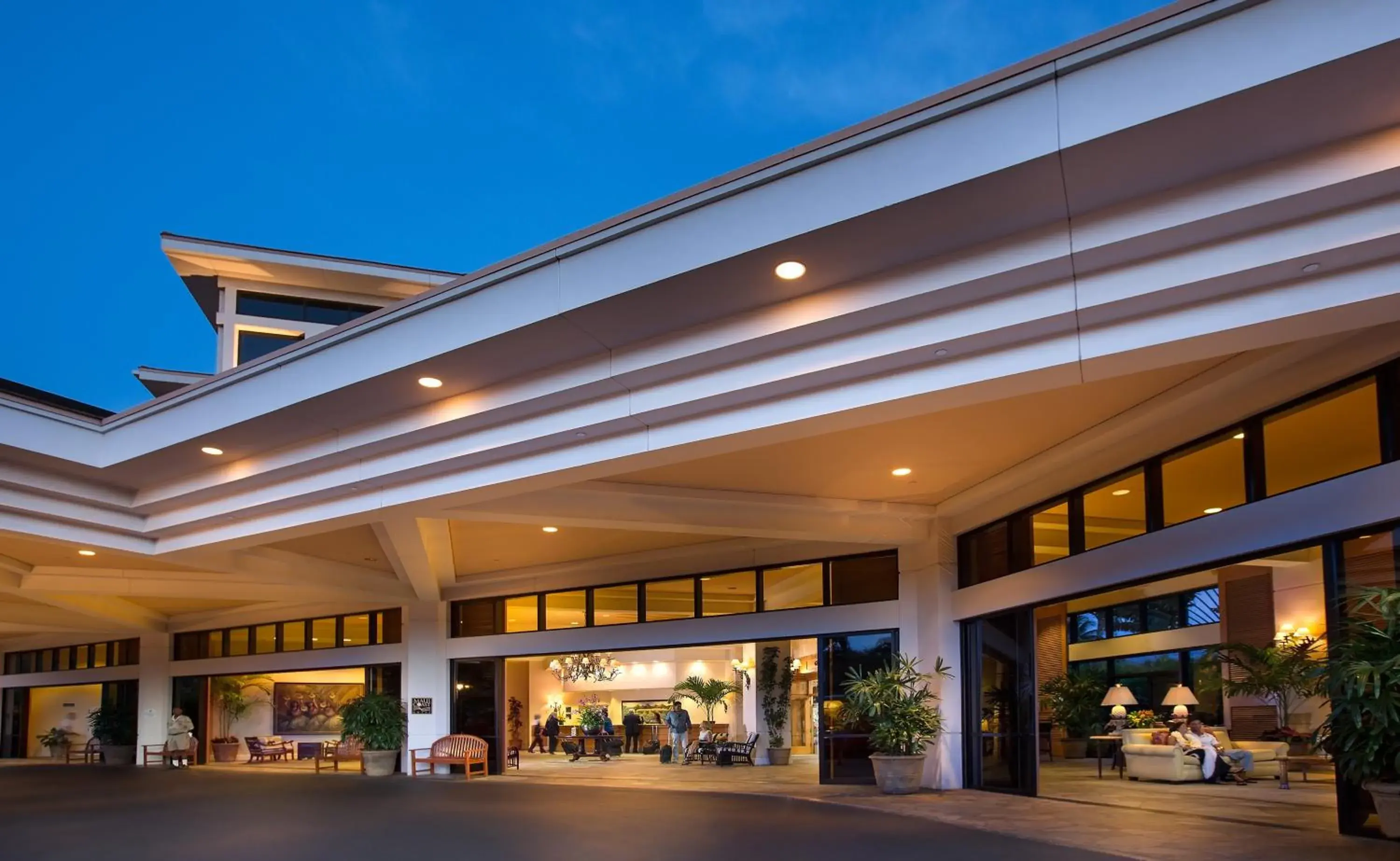 Lobby or reception, Property Building in Maui Coast Hotel