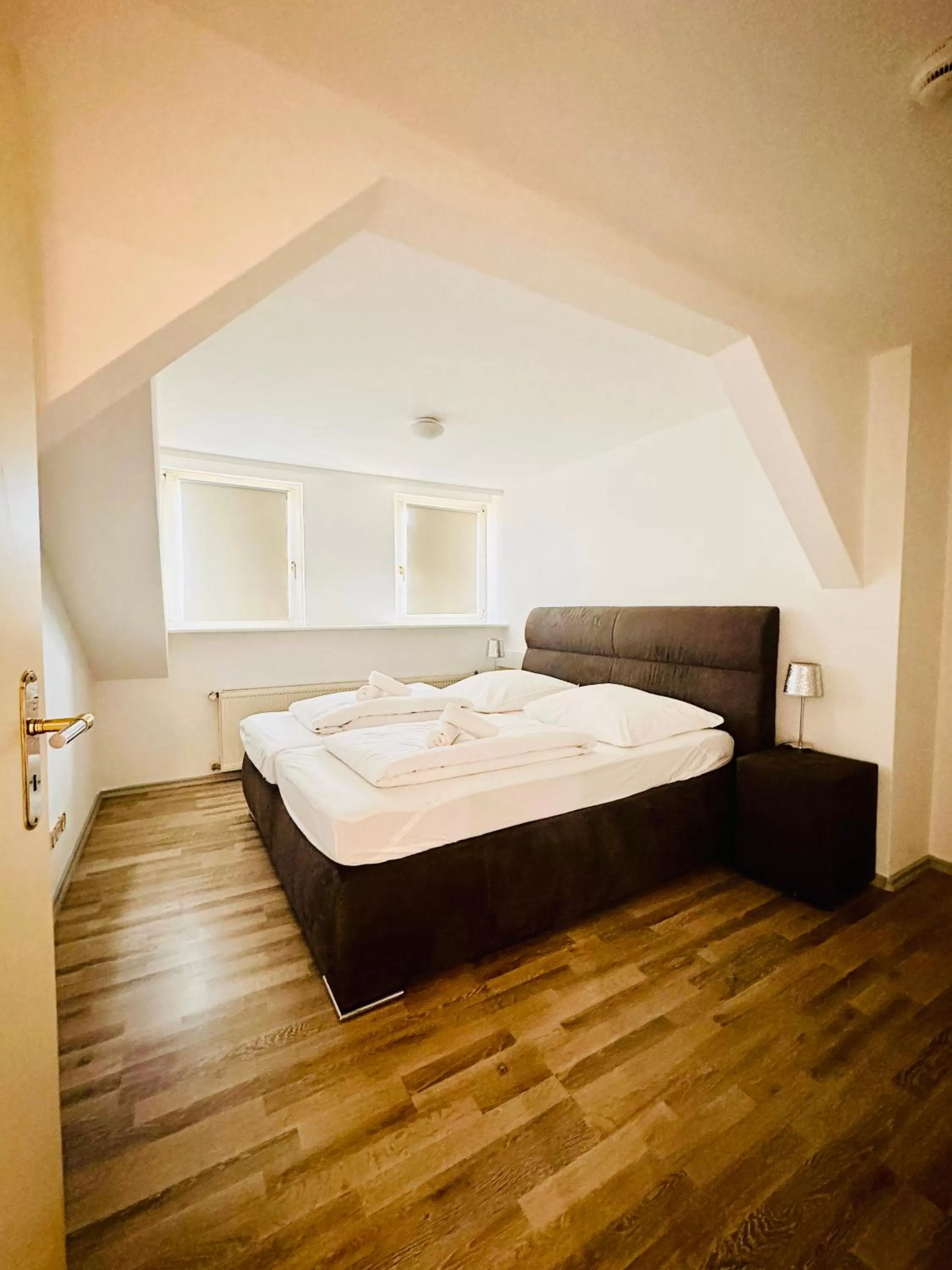 Bed in Saale, Marktplatz Zentrum, Apartmenthaus am Dom von Plant Room