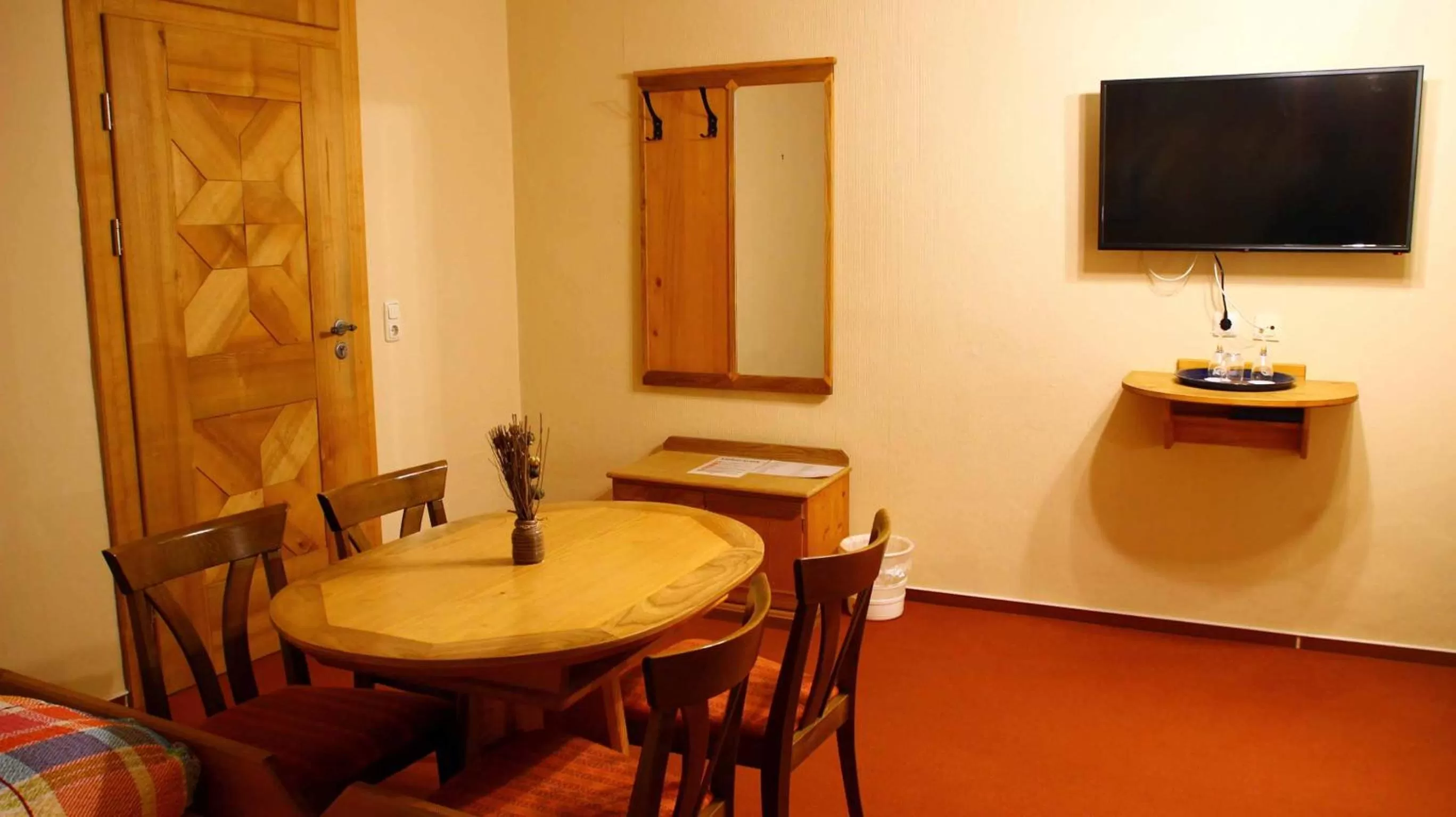 TV and multimedia, Dining Area in Hotel Gasthof Zum weissen Lamm