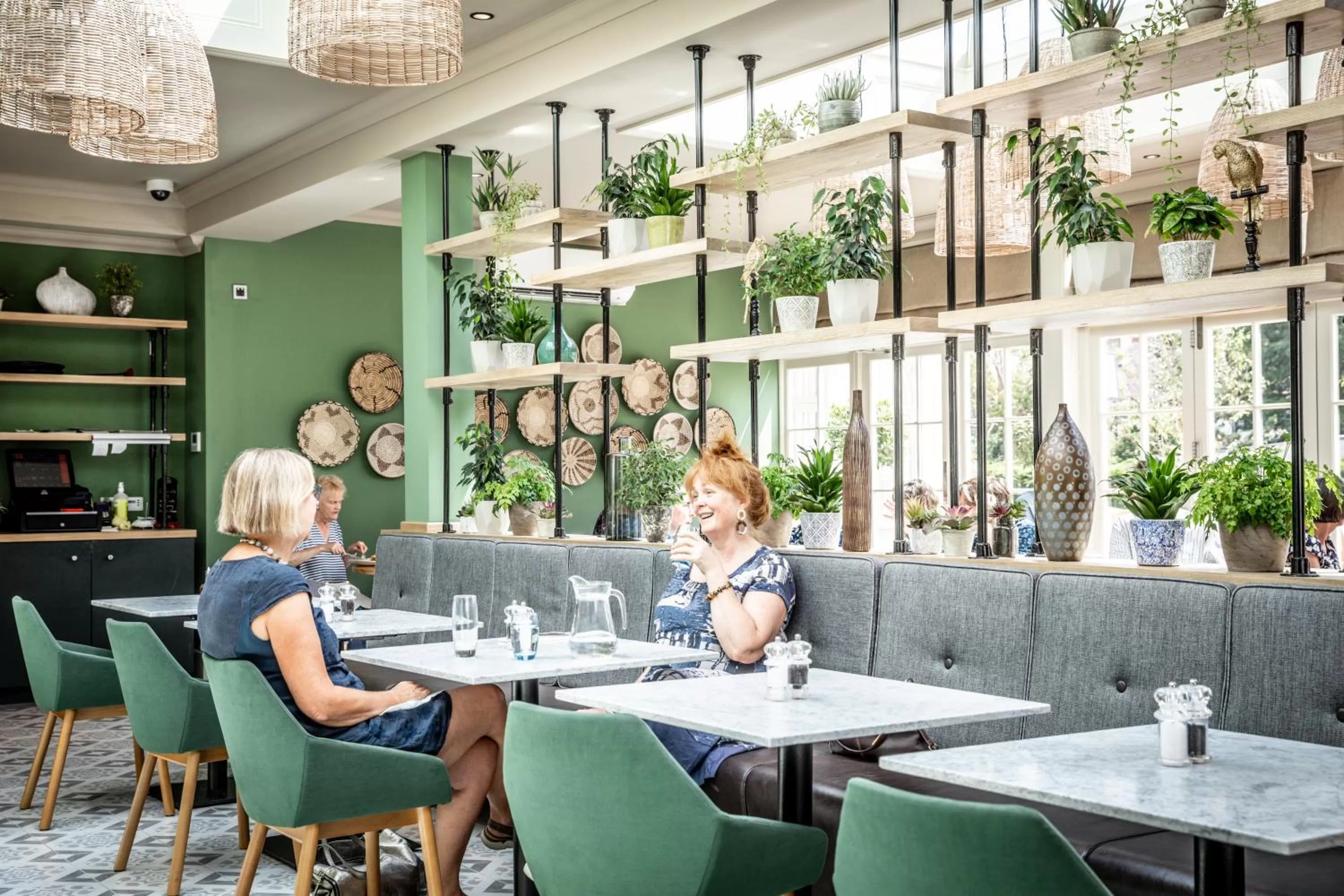 Restaurant/places to eat in The Marine