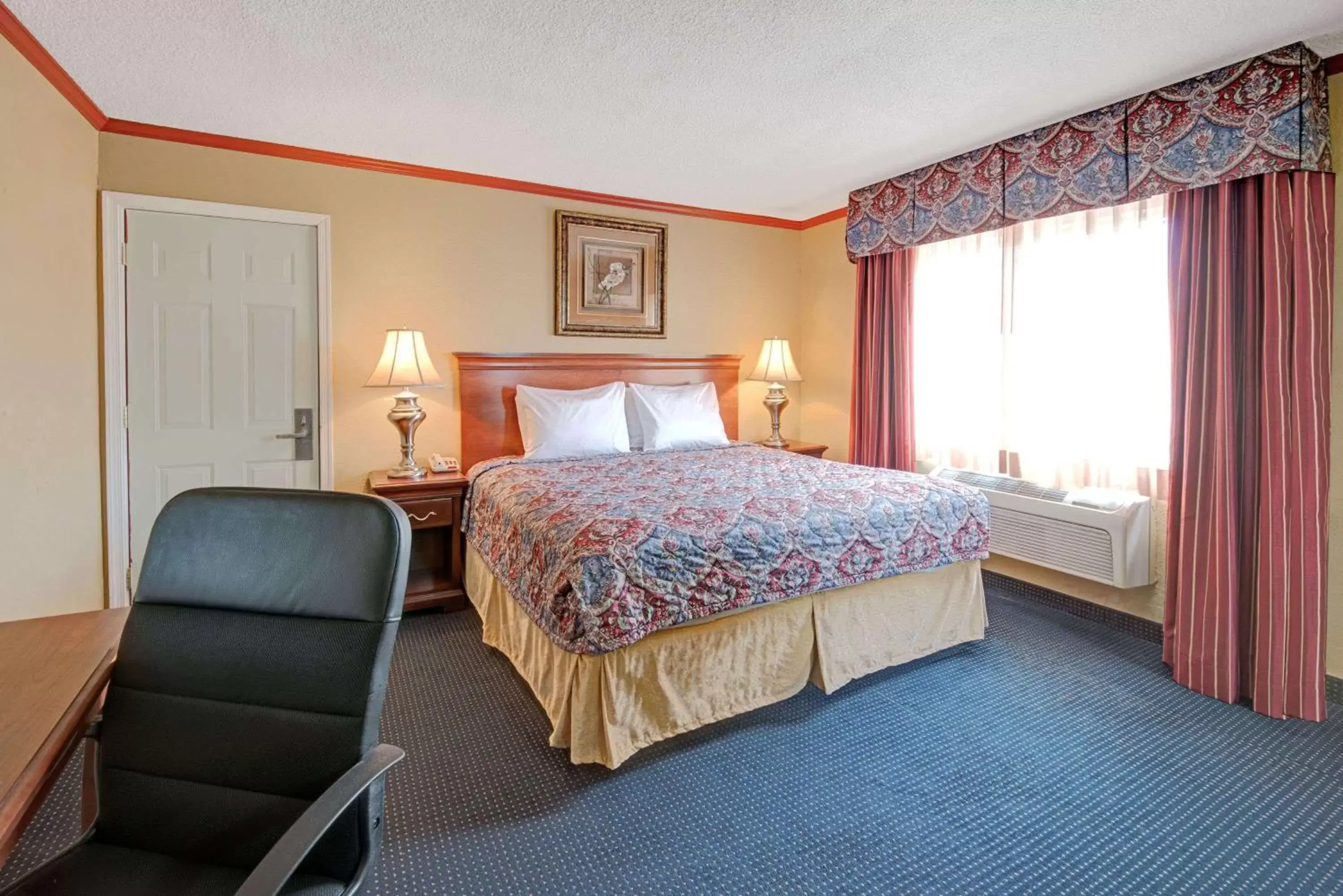 Photo of the whole room, Bed in Days Inn by Wyndham Albuquerque Downtown