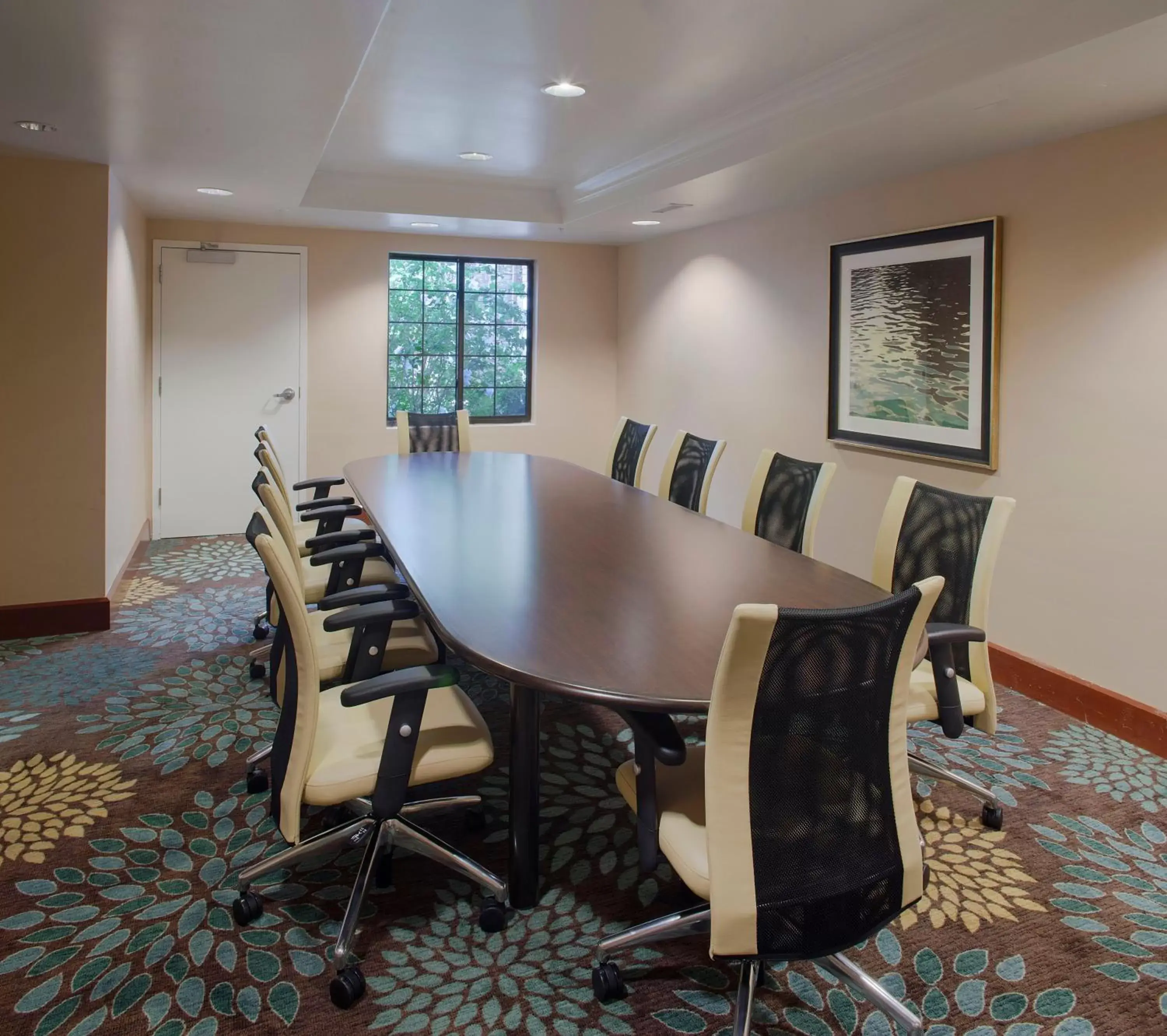 Meeting/conference room in Staybridge Suites Fayetteville, an IHG Hotel