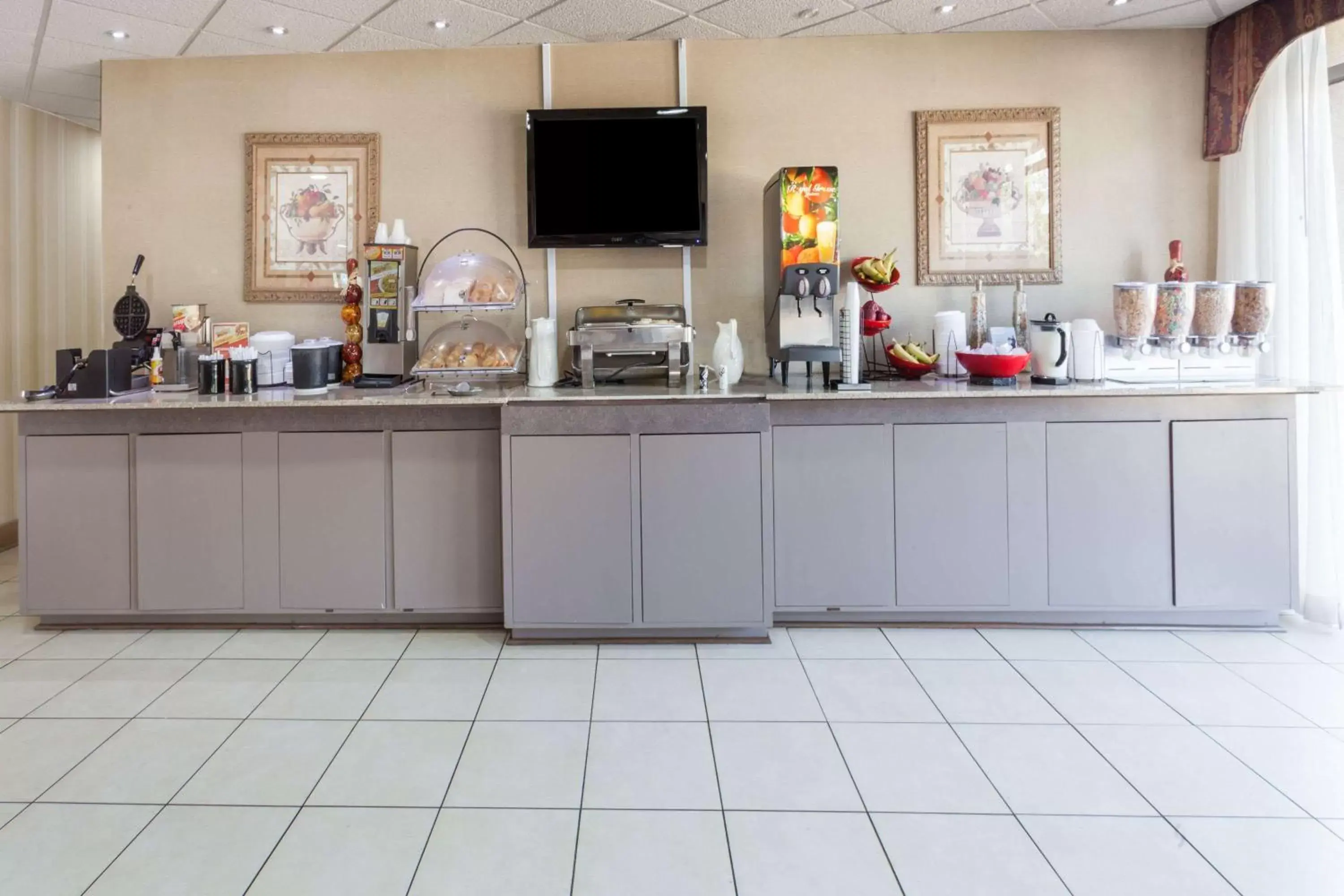 Restaurant/places to eat in Ramada by Wyndham Lebanon Restaurant/places to eat in Ramada by Wyndham Lebanon