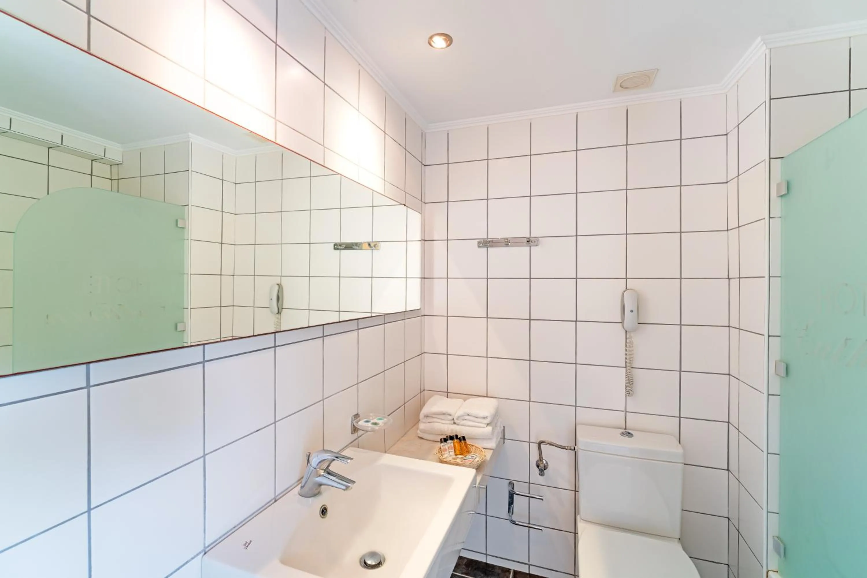 Toilet in Cathrin Hotel