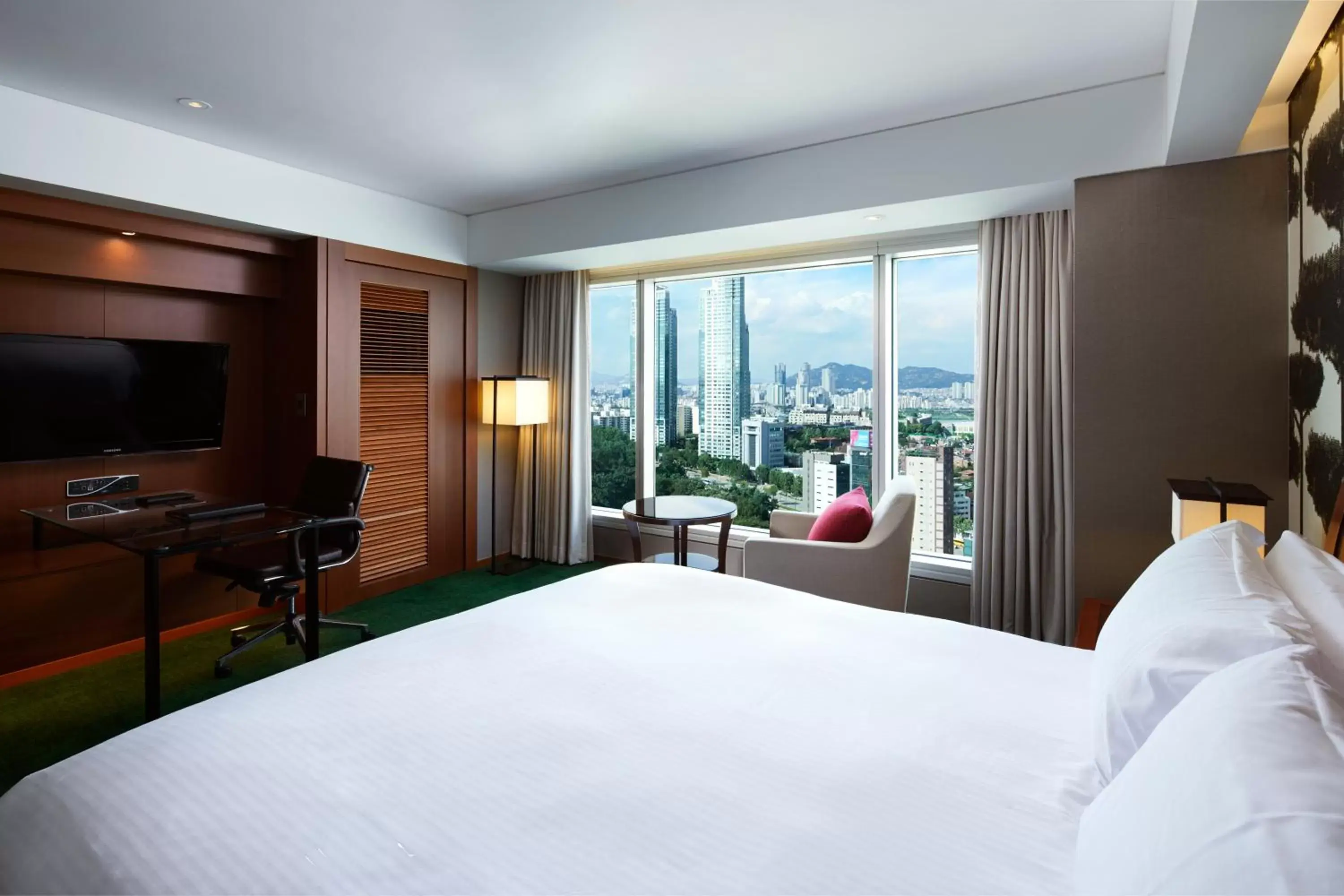 Bed in InterContinental Seoul COEX, an IHG Hotel