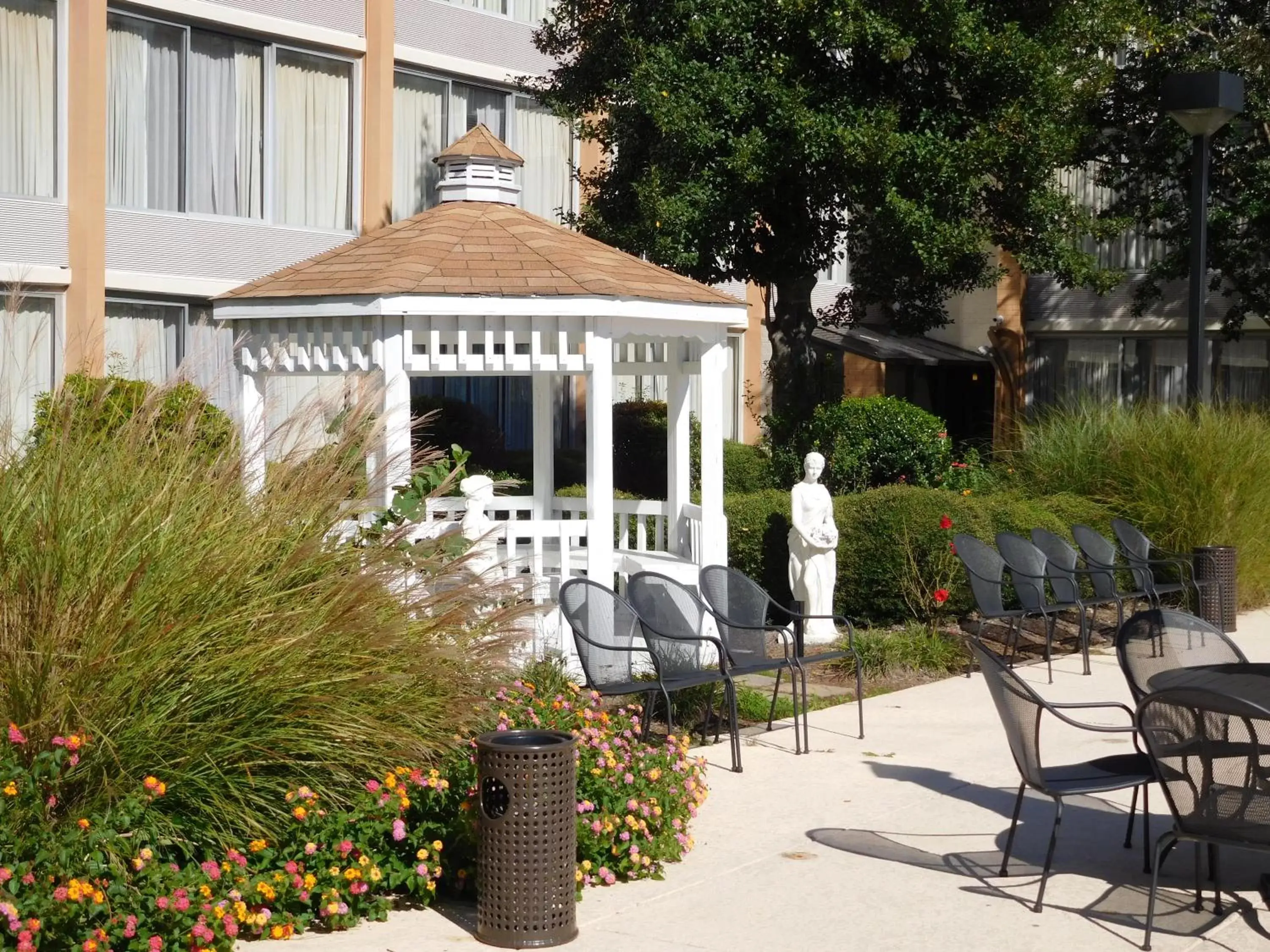 Swimming pool in Wyndham Garden Greensboro