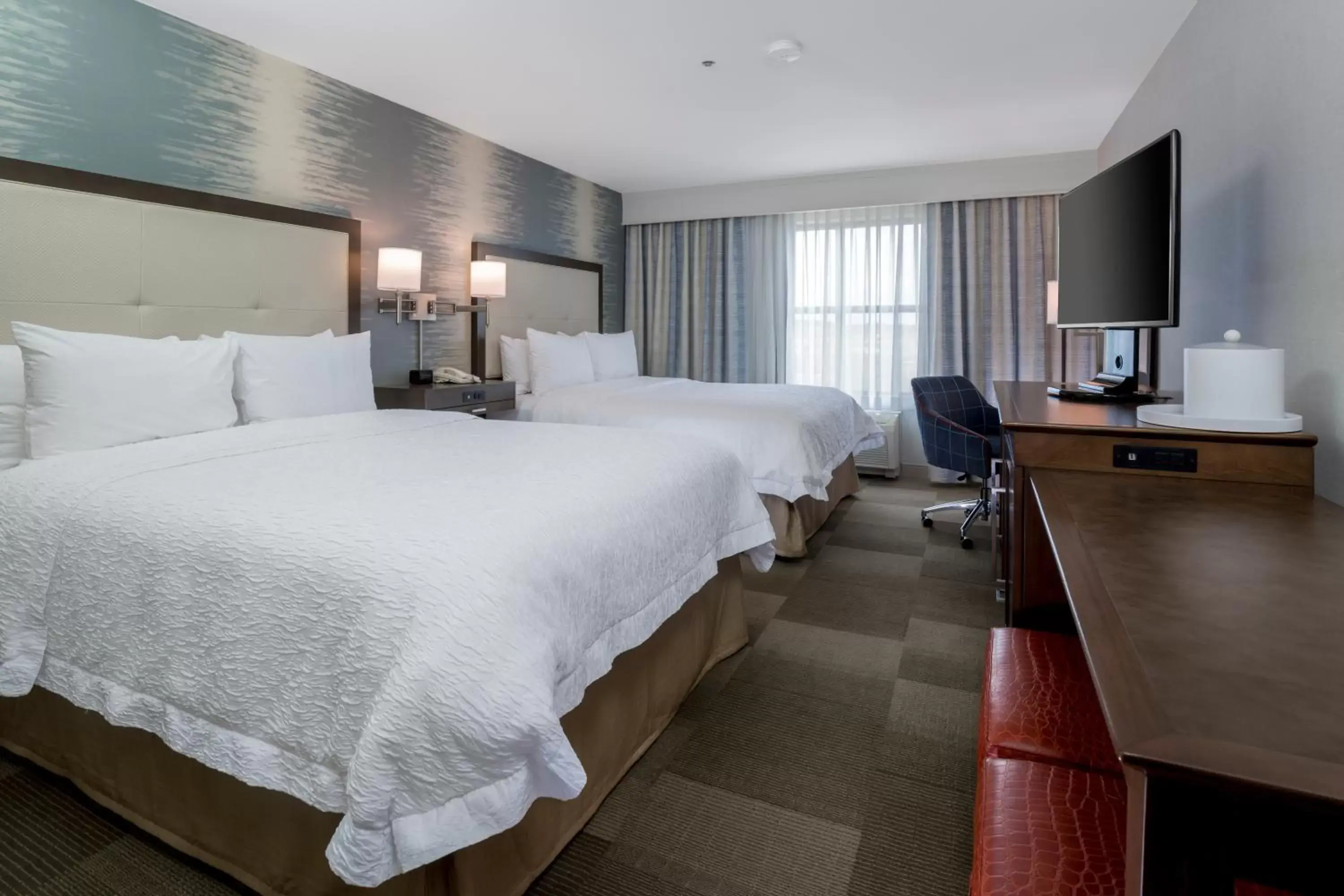 Bed in Hampton Inn & Suites San Diego-Poway