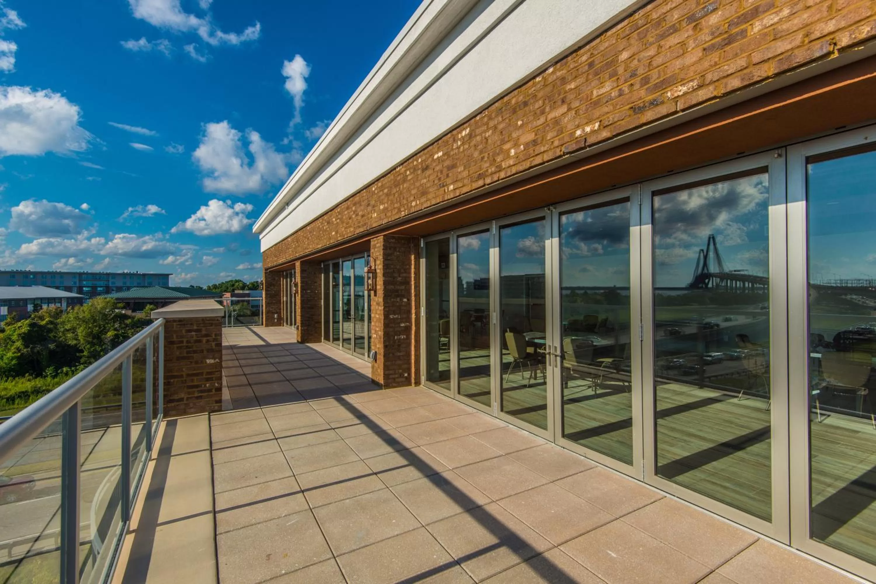 Restaurant/places to eat in Staybridge Suites Charleston - Mount Pleasant by IHG