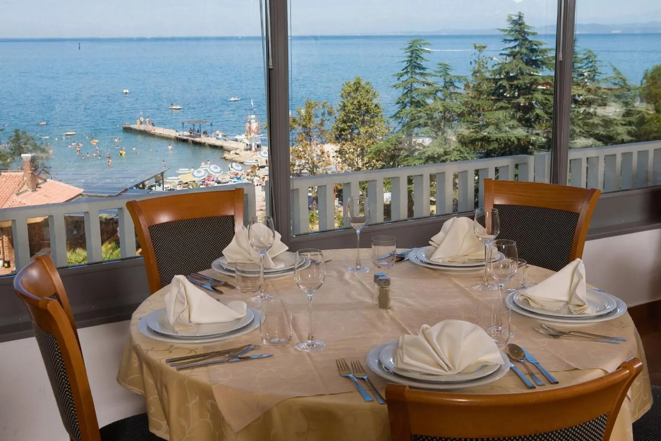 Restaurant/Places to Eat in Hotel Mirta - San Simon Resort
