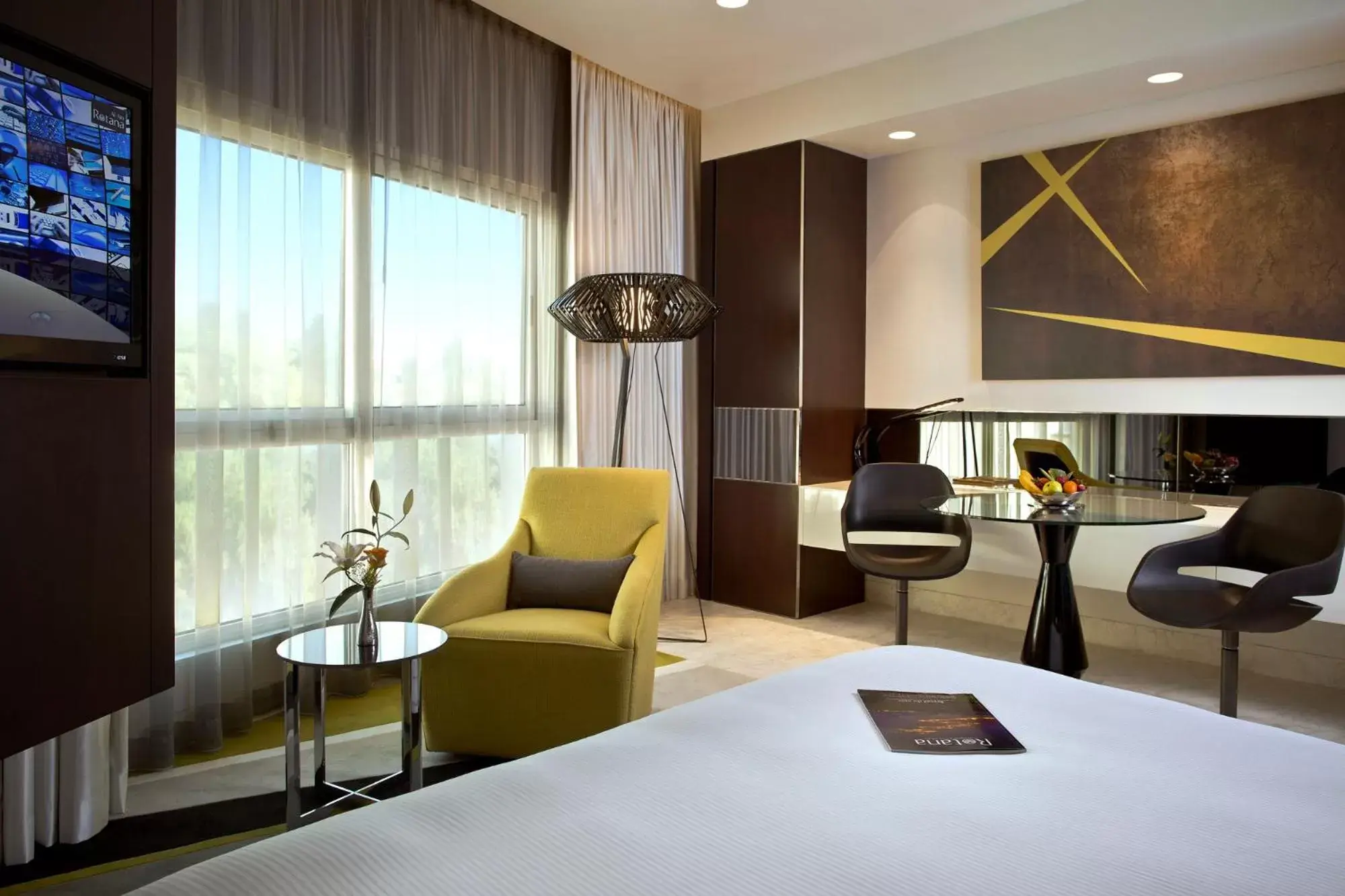 Spacious Room with Kitchenette - King Bed  in Al Ain Rotana