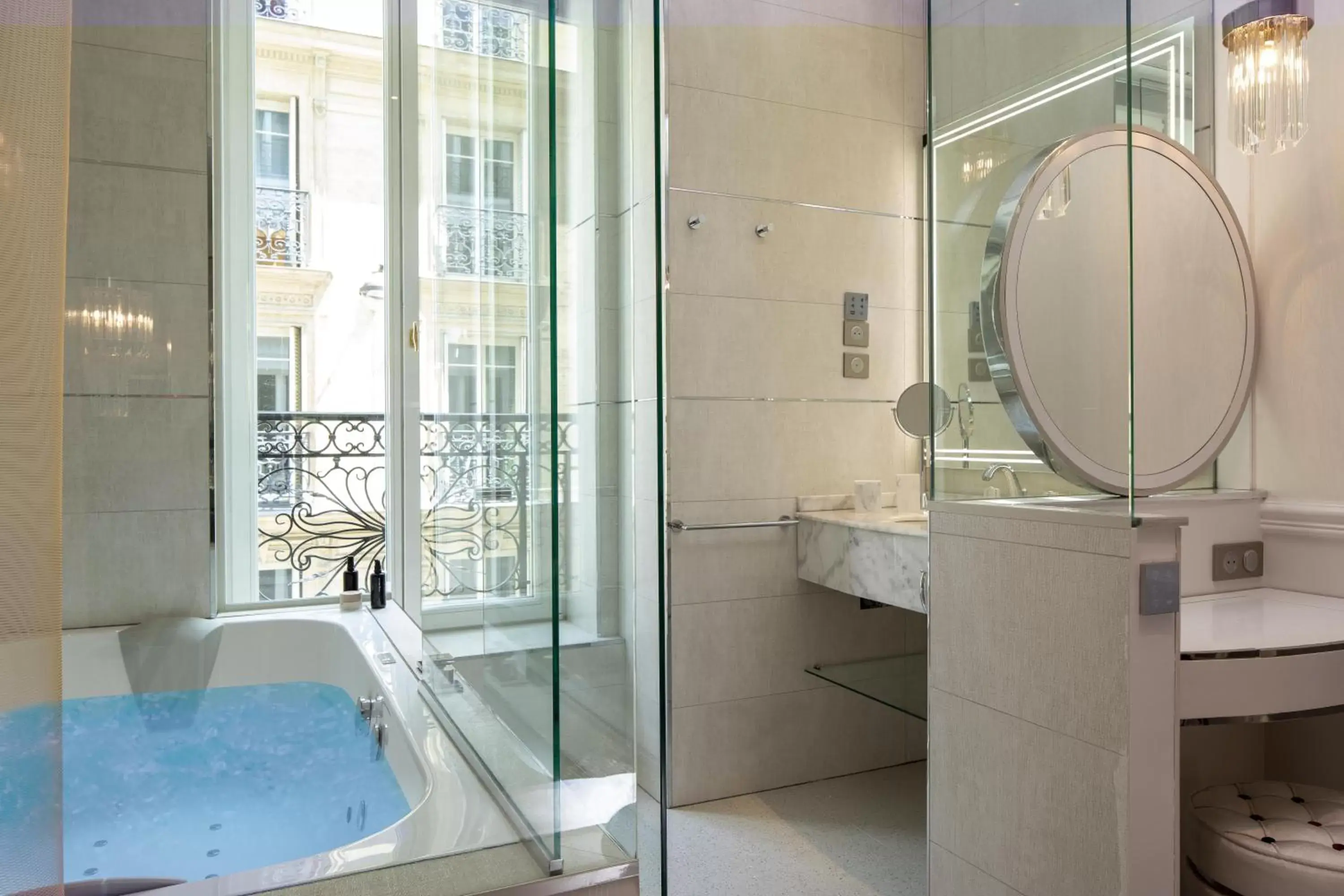 Bathroom in Paris j'Adore Hotel & Spa