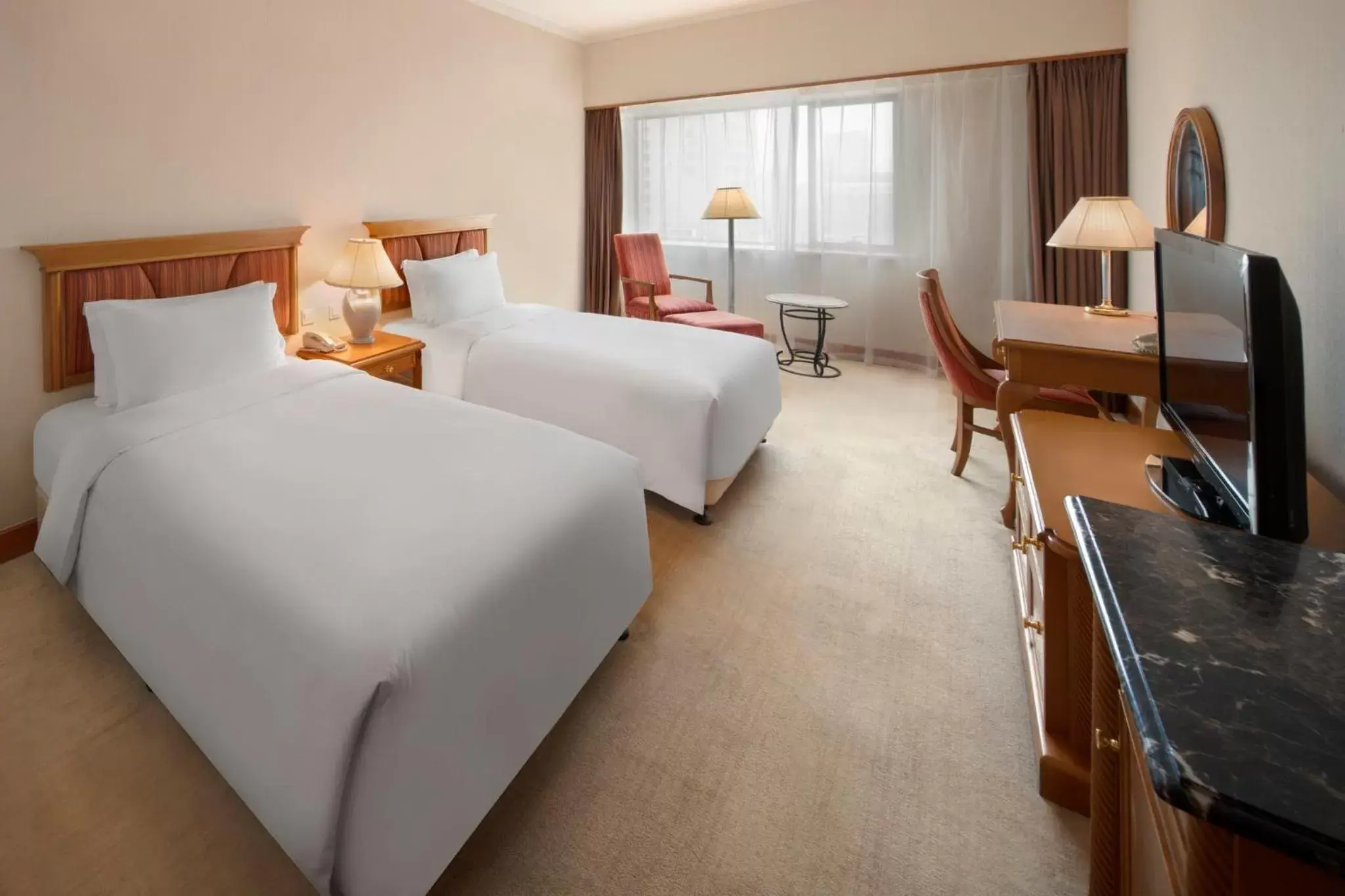 Photo of the whole room, Bed in Crowne Plaza Chengdu City Center, an IHG Hotel