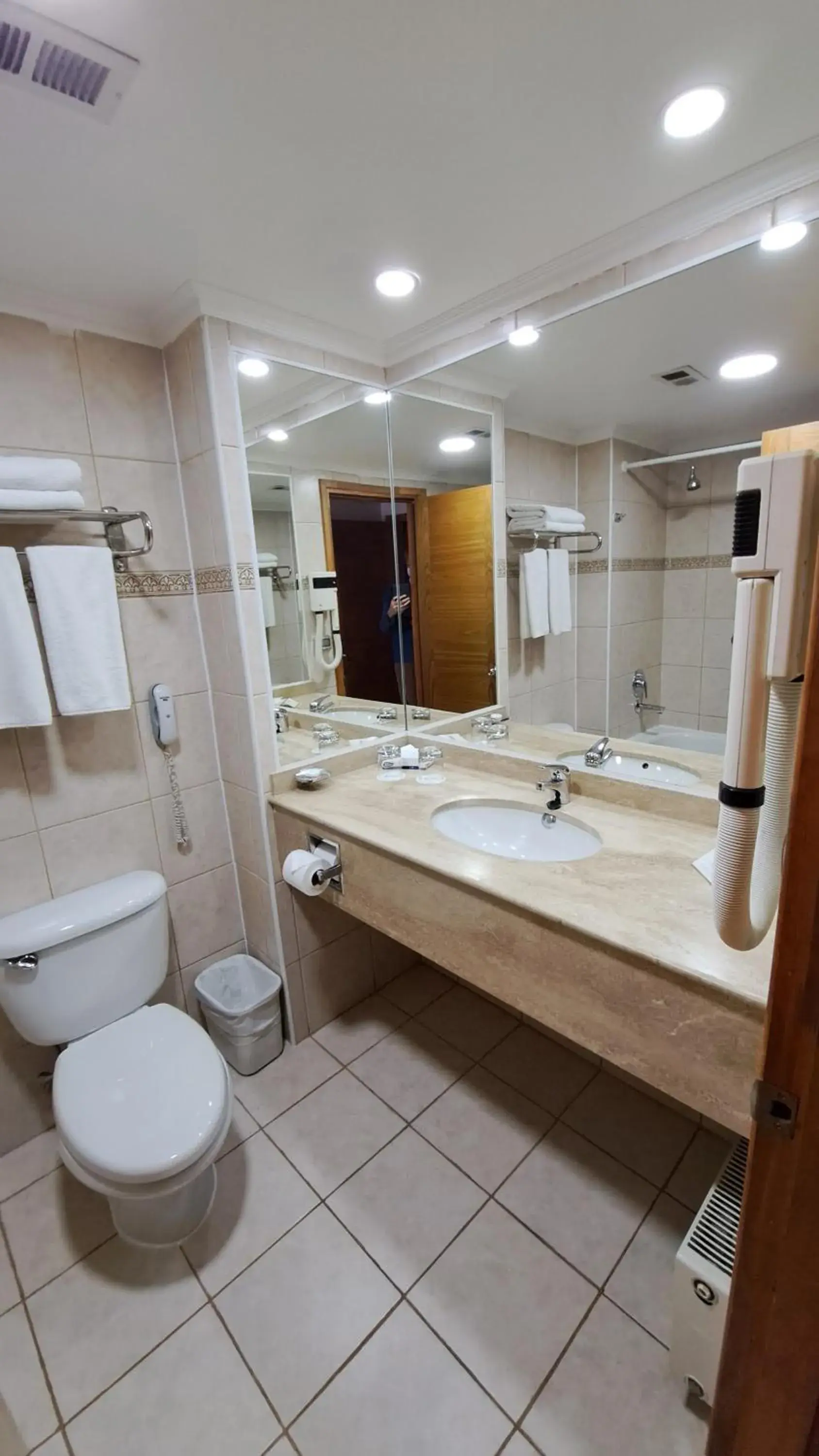Twin Room with Sea View - single occupancy in Hotel Diego de Almagro Punta Arenas Twin Room with Sea View - single occupancy in Hotel Diego de Almagro Punta Arenas