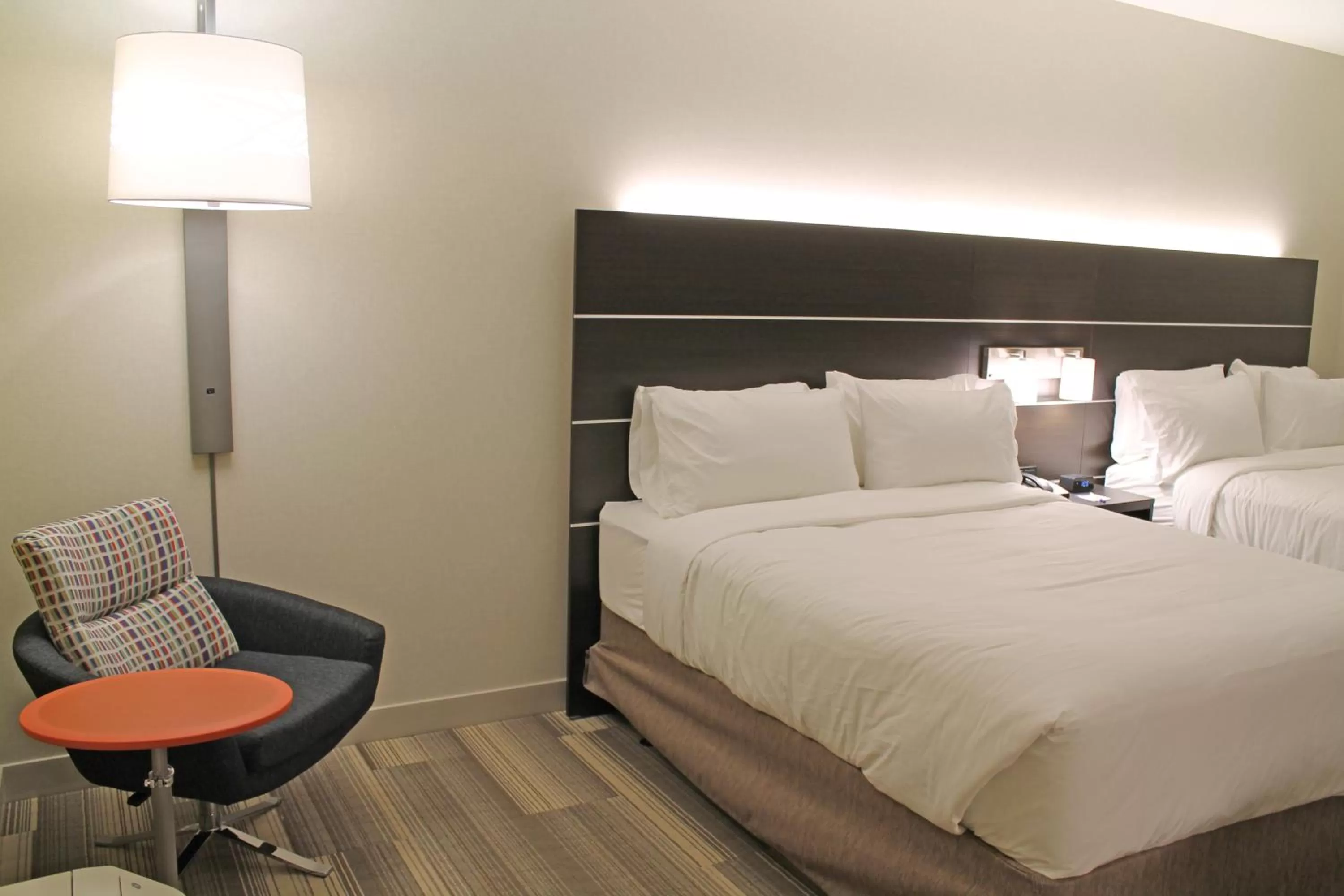 Photo of the whole room, Bed in Holiday Inn Express & Suites - St. Louis South - I-55 by IHG