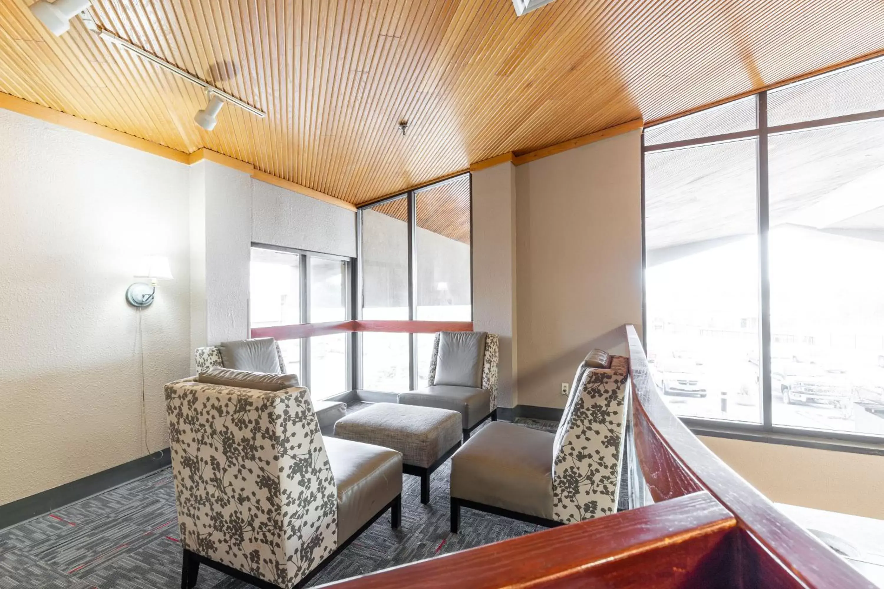Seating Area in Ramada by Wyndham Columbus North