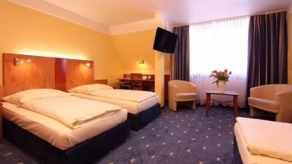 Photo of the whole room, Bed in Aparthotel Astro - Nichtraucherhotel