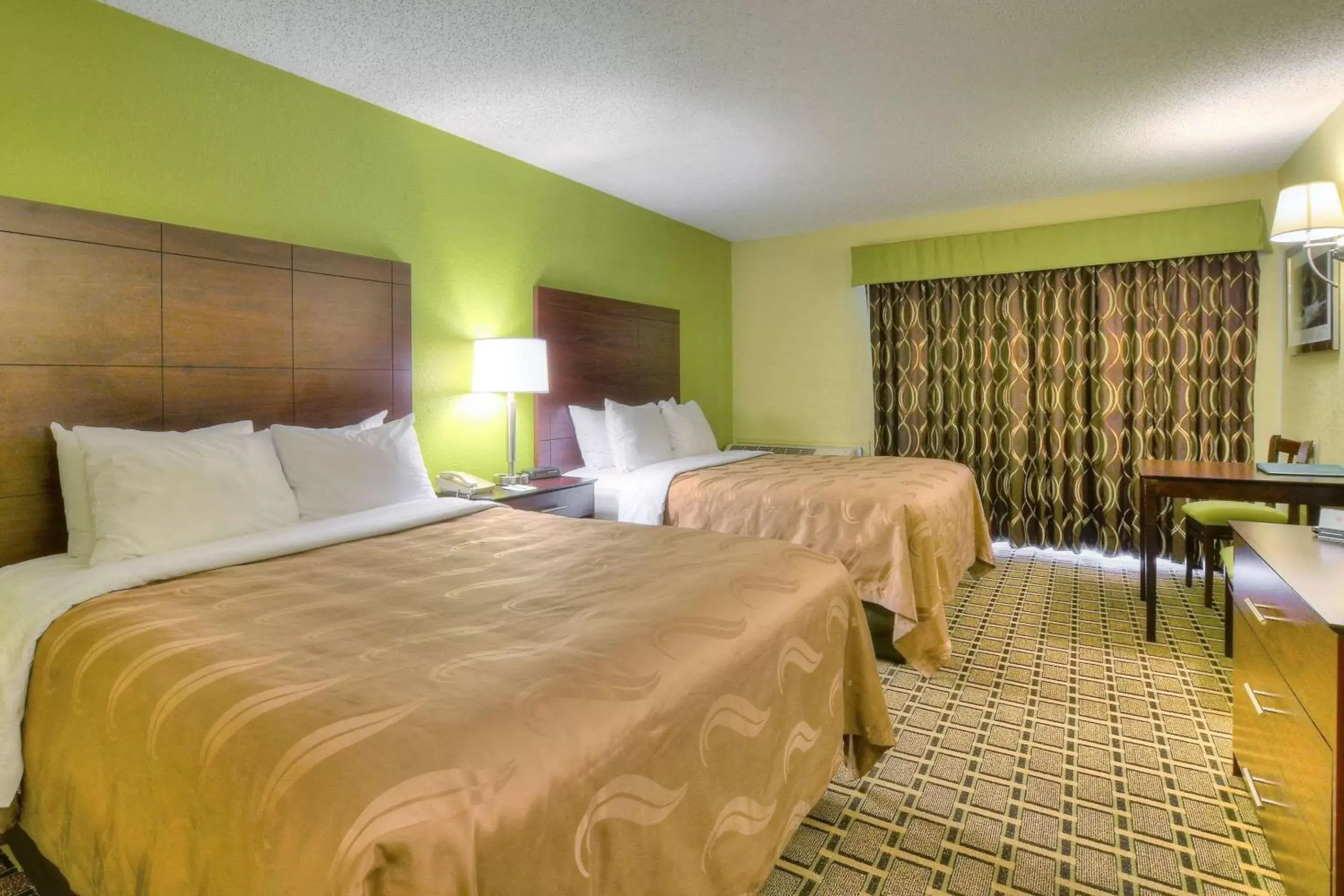 Photo of the whole room, Bed in Quality Inn Cherokee