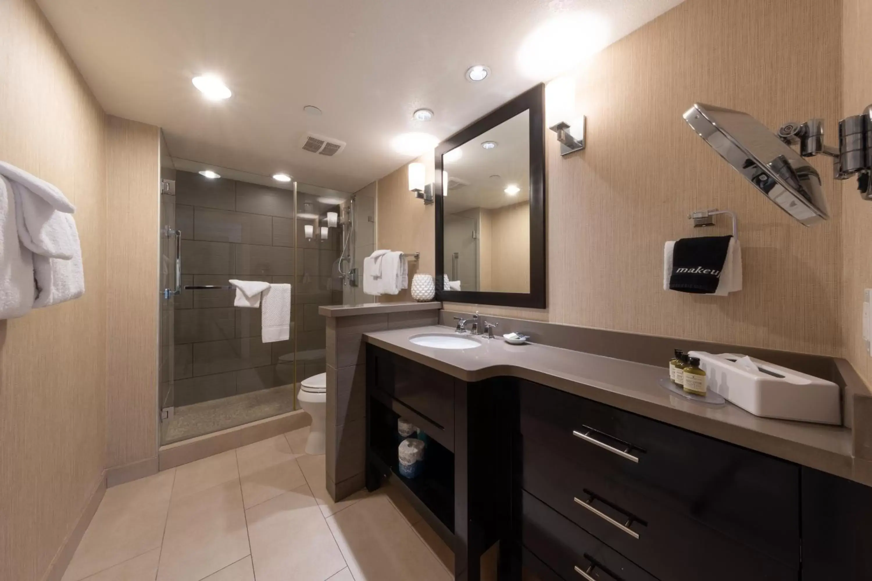 Bathroom in Carlsbad Inn Beach Resort