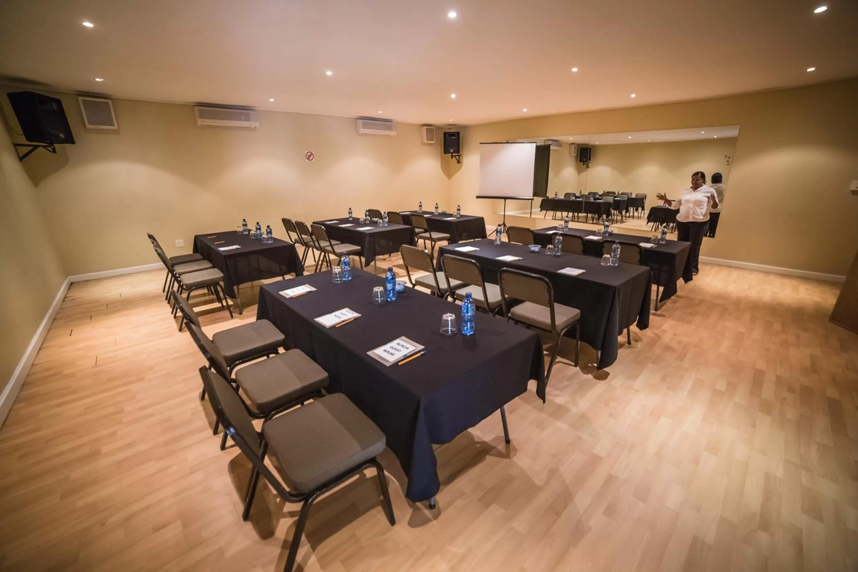 Meeting/conference room in Acacia Guesthouse Klerksdorp