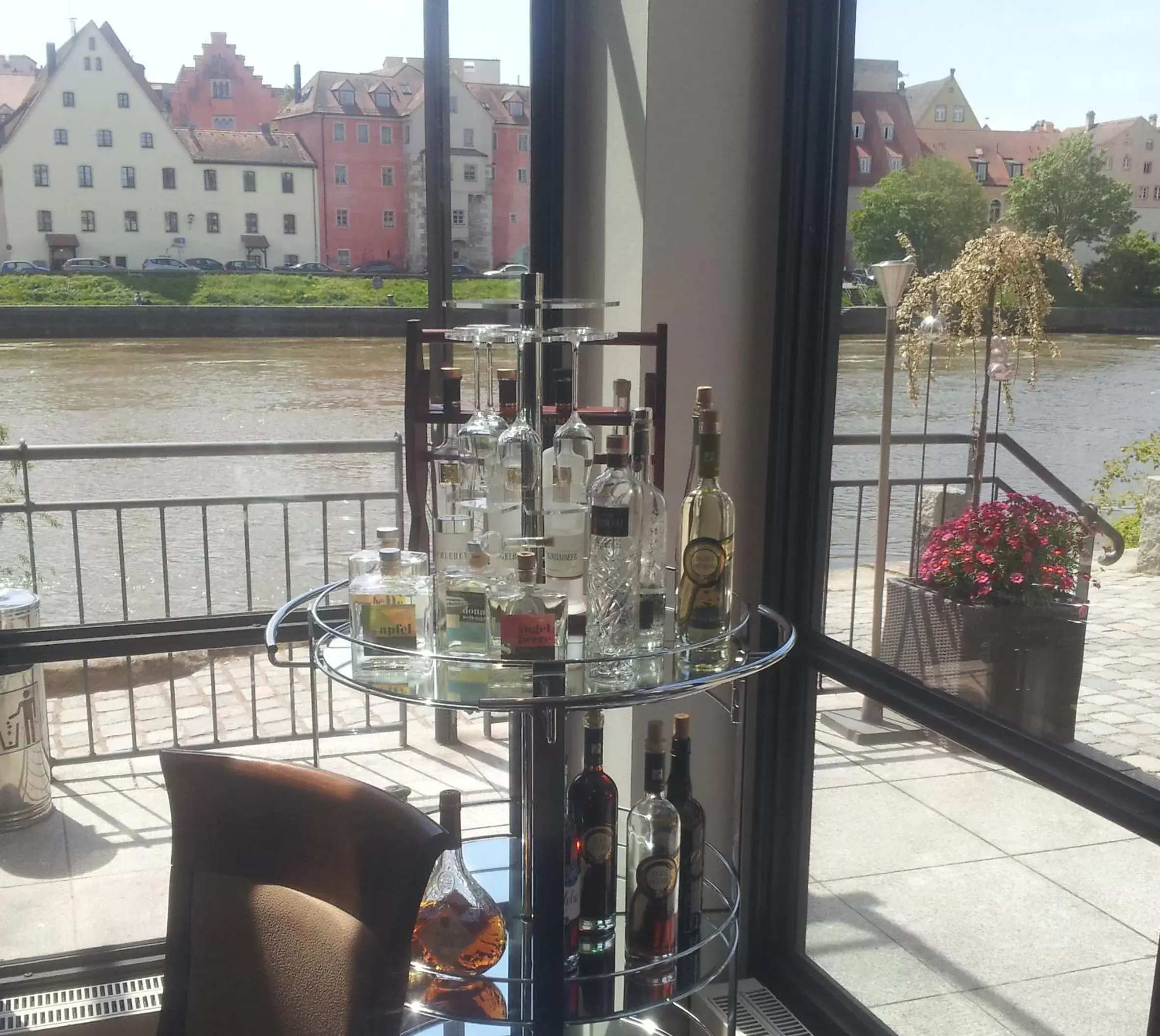 Restaurant/places to eat in SORAT Insel-Hotel Regensburg