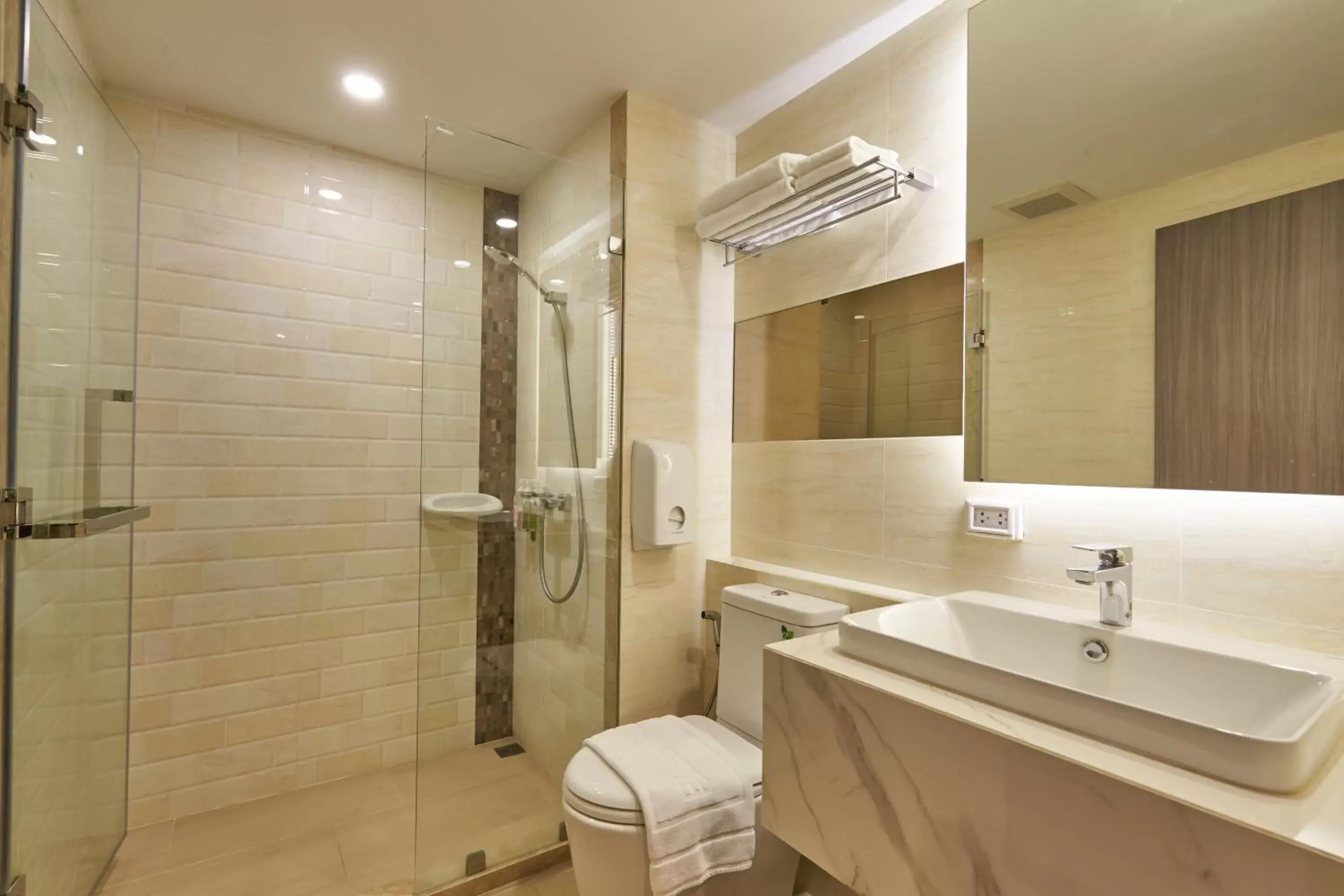 Shower, Bathroom in Samyan Serene Hotel