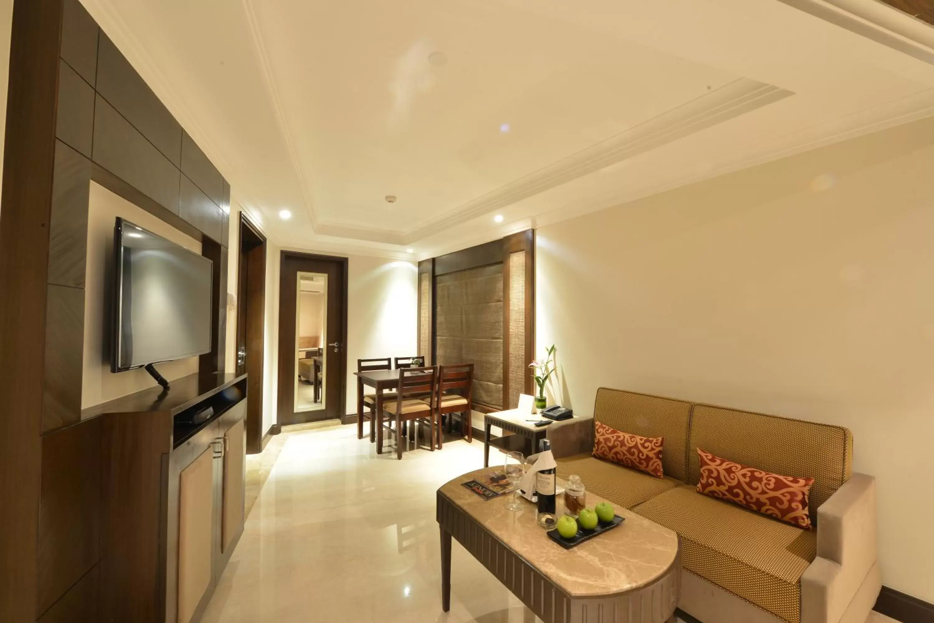 Living room, Seating Area in Ramada Plaza Chennai