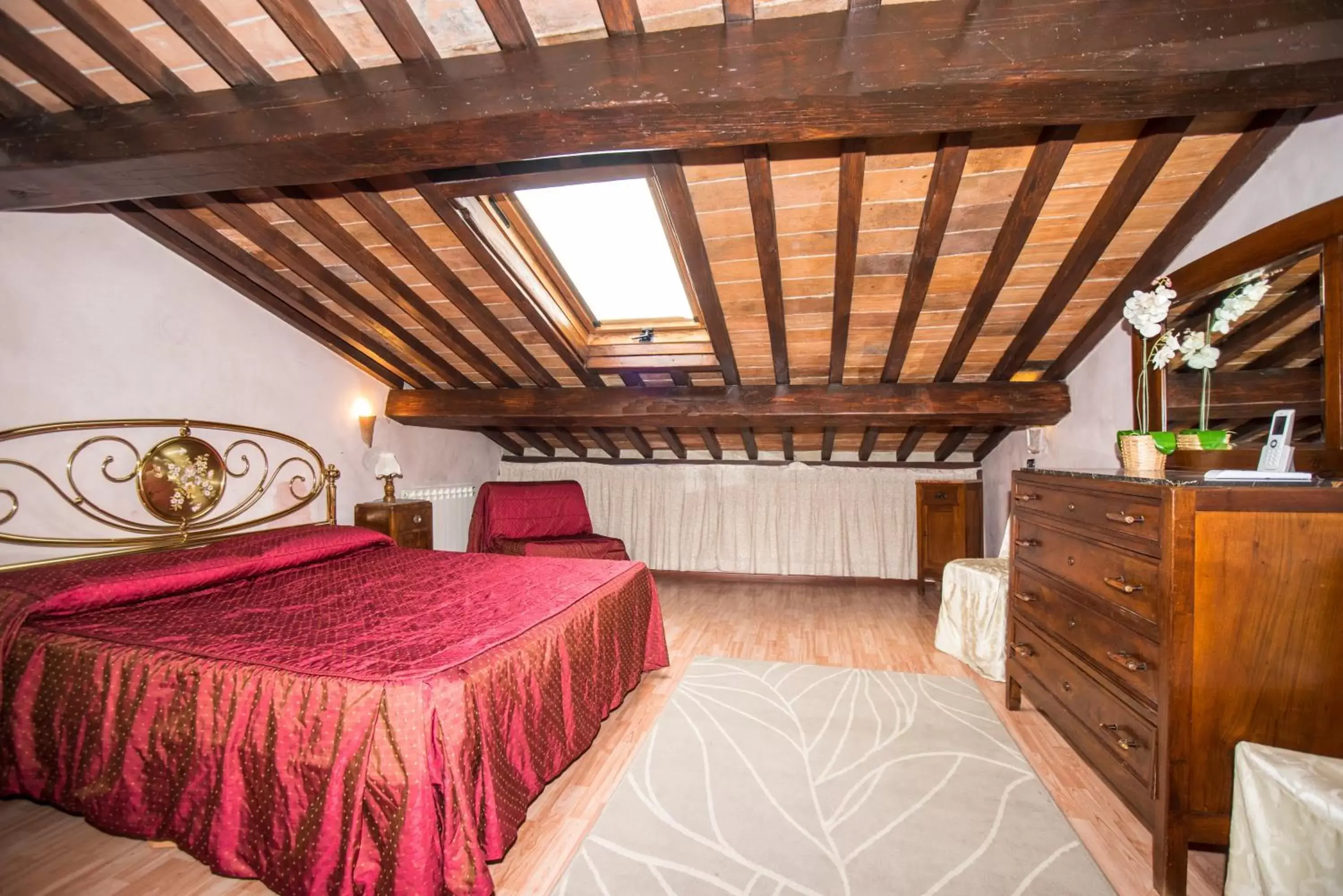 Photo of the whole room, Bed in Relais Centro Storico