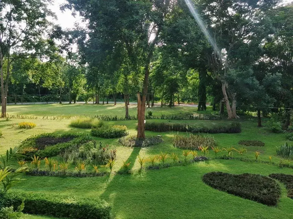 Garden in Aekpailin River Kwai Resort