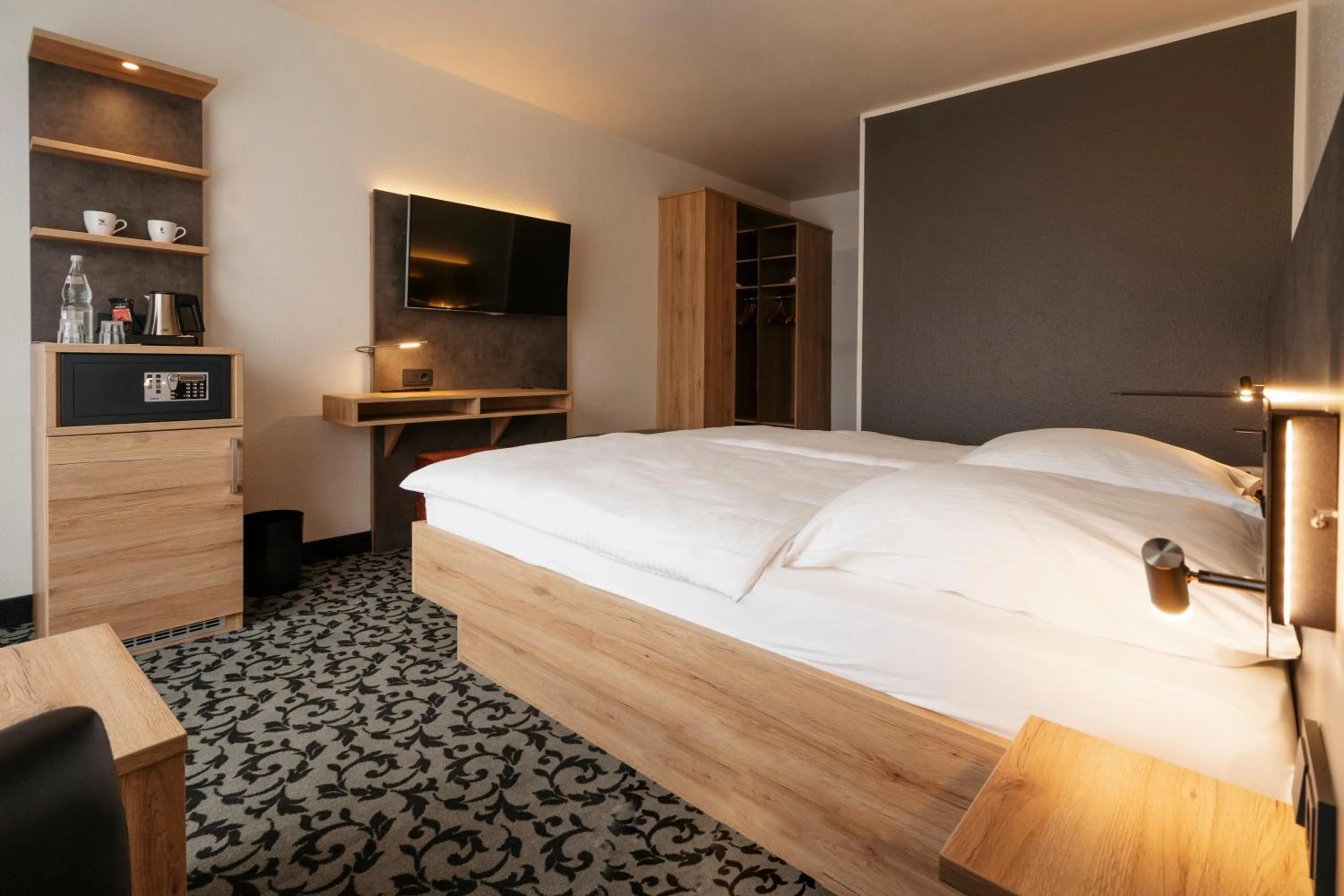 Bedroom, Bed in Caravelle Hotel im Park