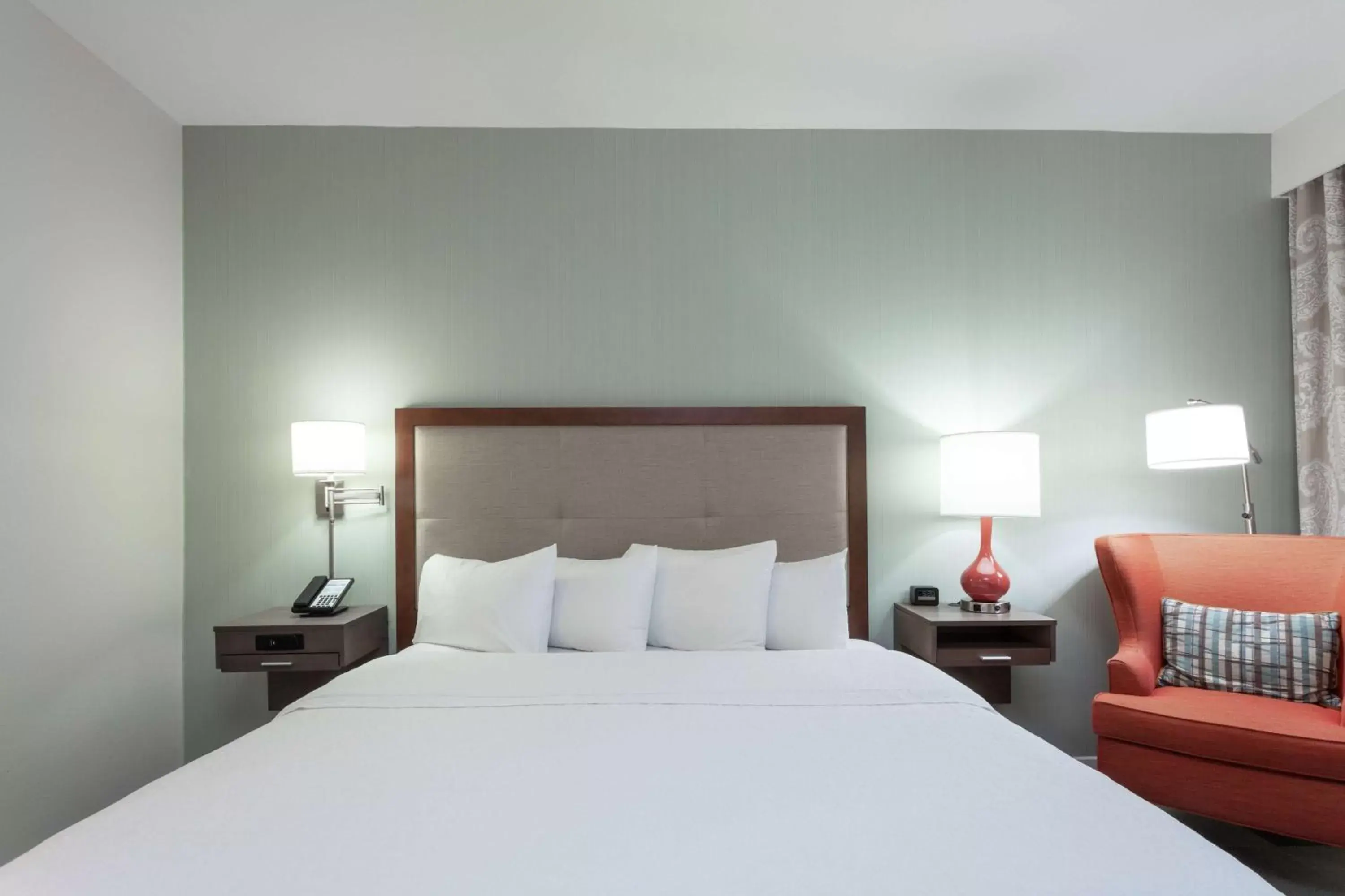 Bed in Hampton Inn & Suites - DeLand